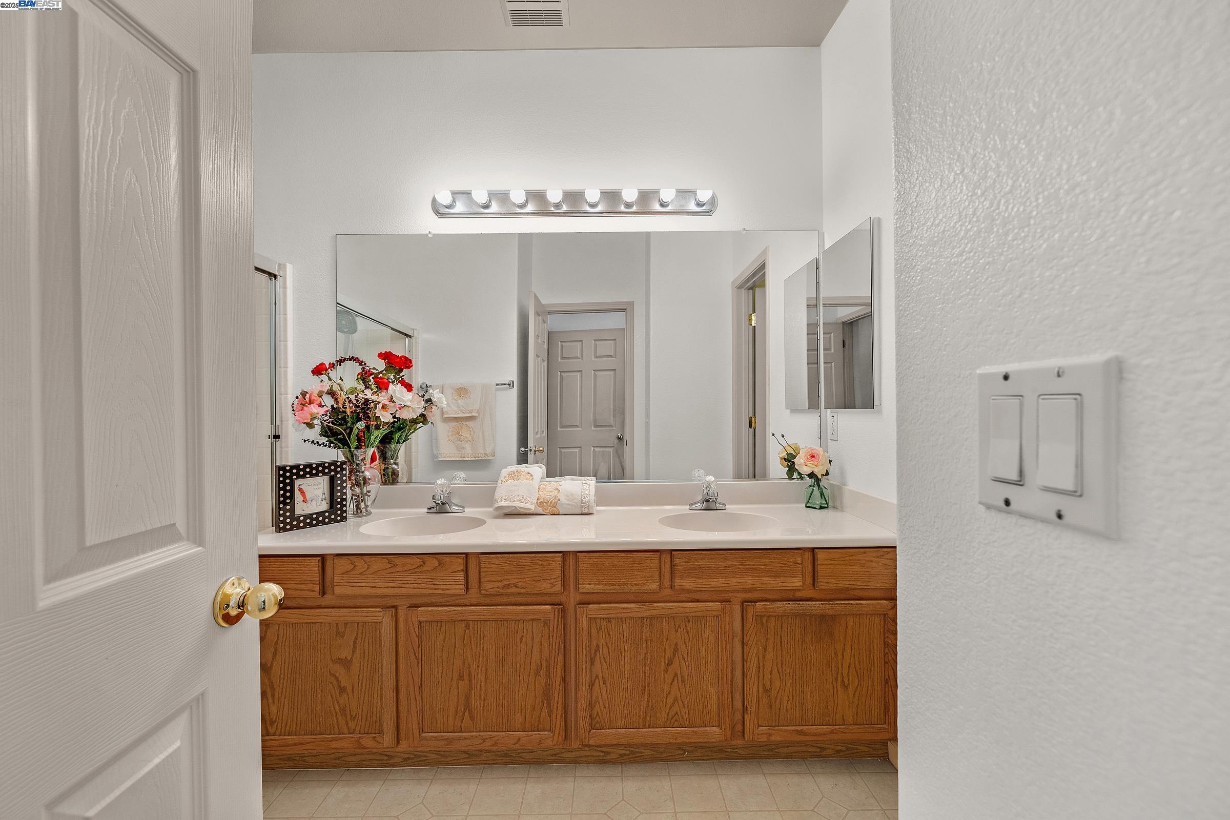 Detail Gallery Image 22 of 45 For 710 City Walk Pl #4,  Hayward,  CA 94541 - 3 Beds | 2/1 Baths