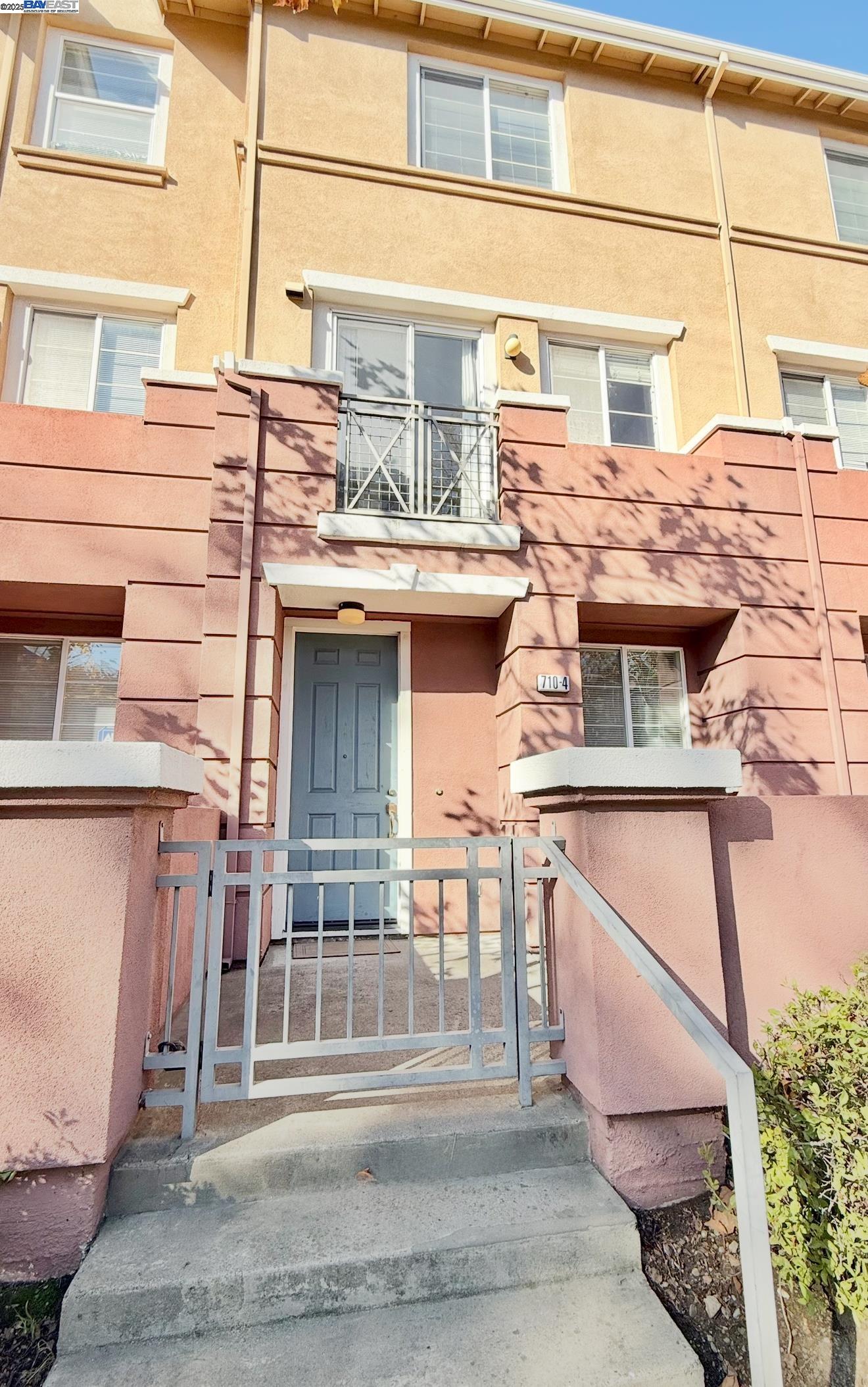 Detail Gallery Image 29 of 45 For 710 City Walk Pl #4,  Hayward,  CA 94541 - 3 Beds | 2/1 Baths