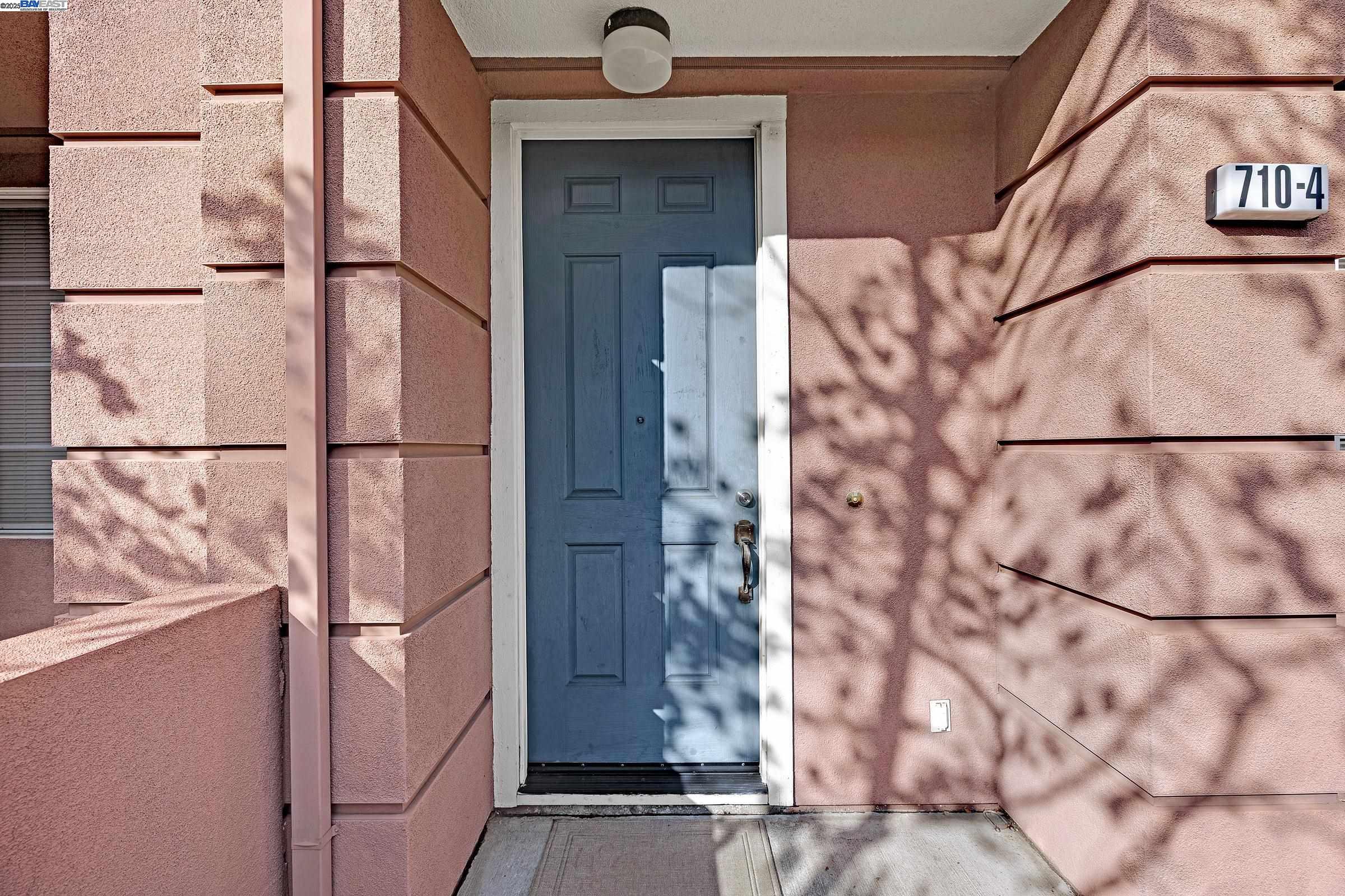 Detail Gallery Image 30 of 45 For 710 City Walk Pl #4,  Hayward,  CA 94541 - 3 Beds | 2/1 Baths