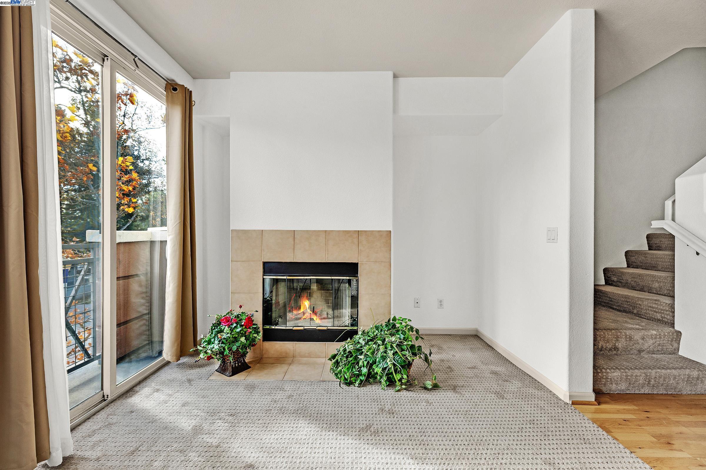 Detail Gallery Image 4 of 45 For 710 City Walk Pl #4,  Hayward,  CA 94541 - 3 Beds | 2/1 Baths