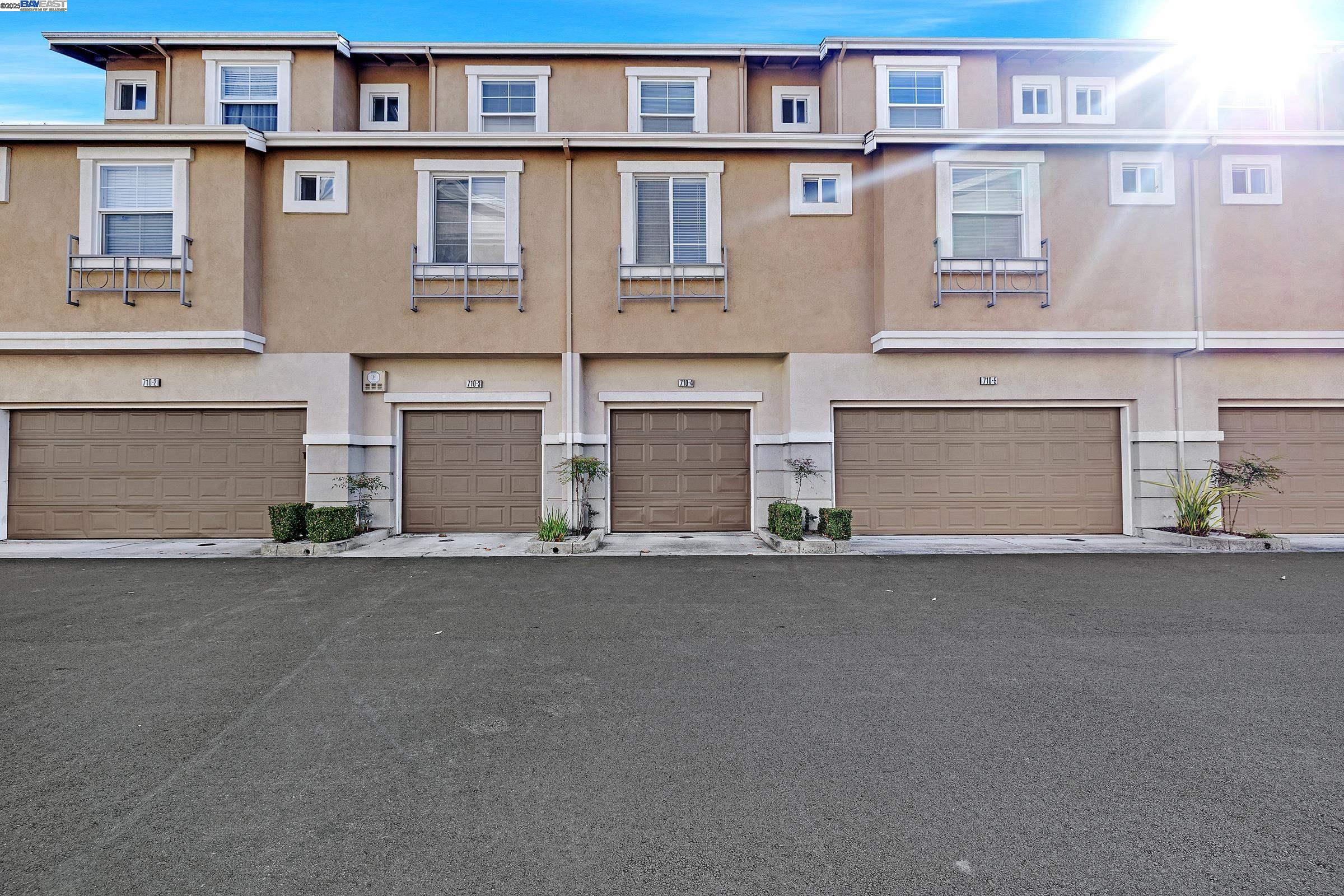 Detail Gallery Image 38 of 45 For 710 City Walk Pl #4,  Hayward,  CA 94541 - 3 Beds | 2/1 Baths