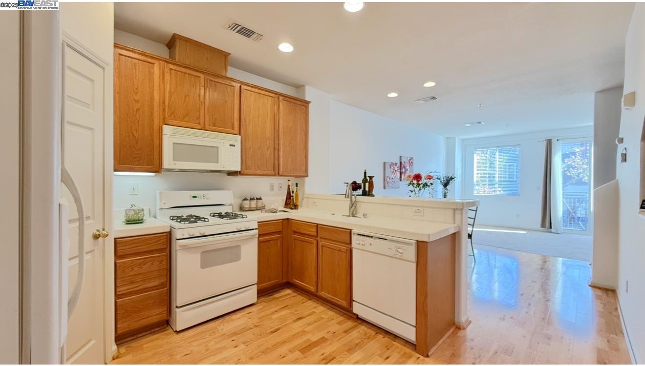 Photo #5: 41117388 Listing: Photo #5