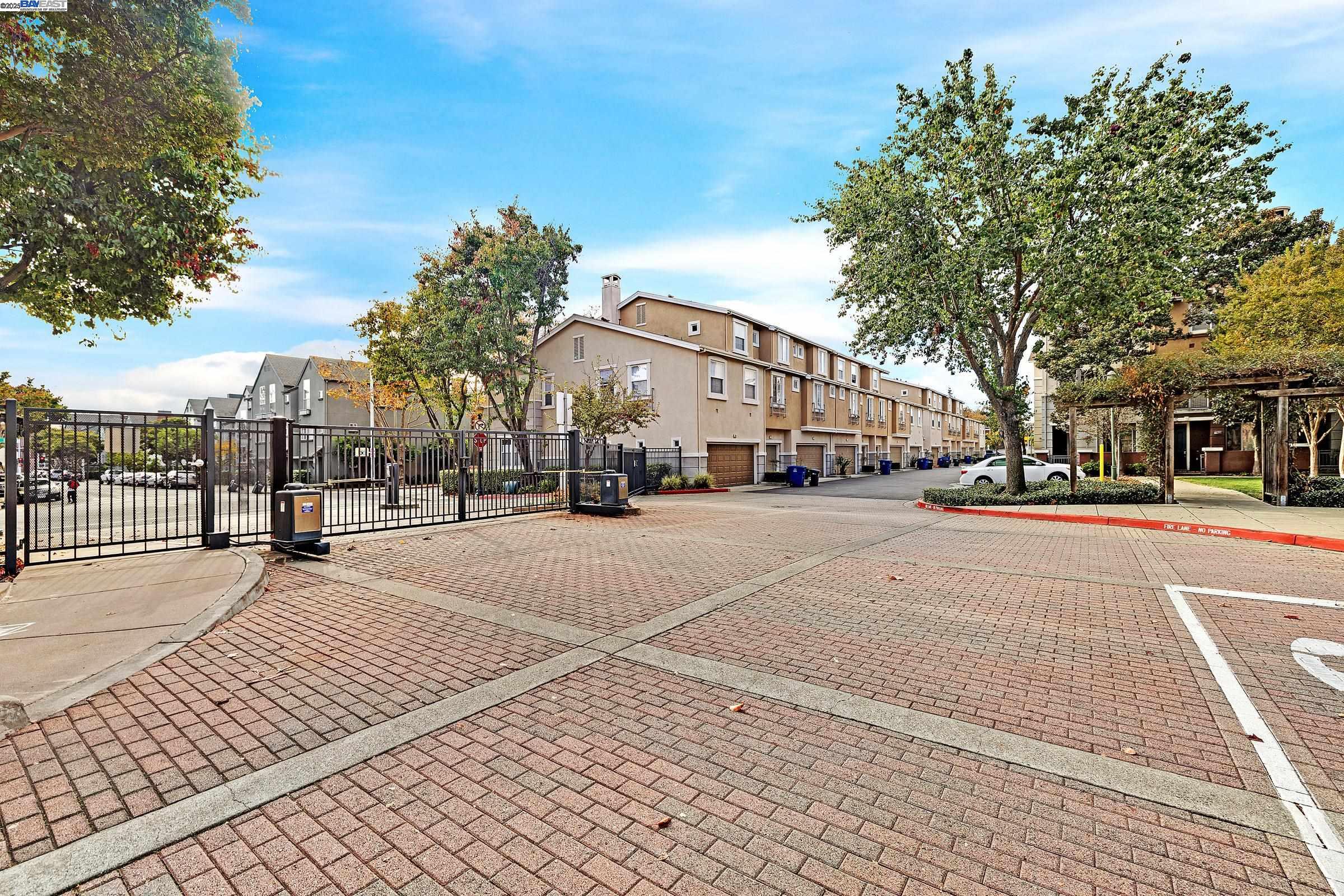 Detail Gallery Image 43 of 45 For 710 City Walk Pl #4,  Hayward,  CA 94541 - 3 Beds | 2/1 Baths