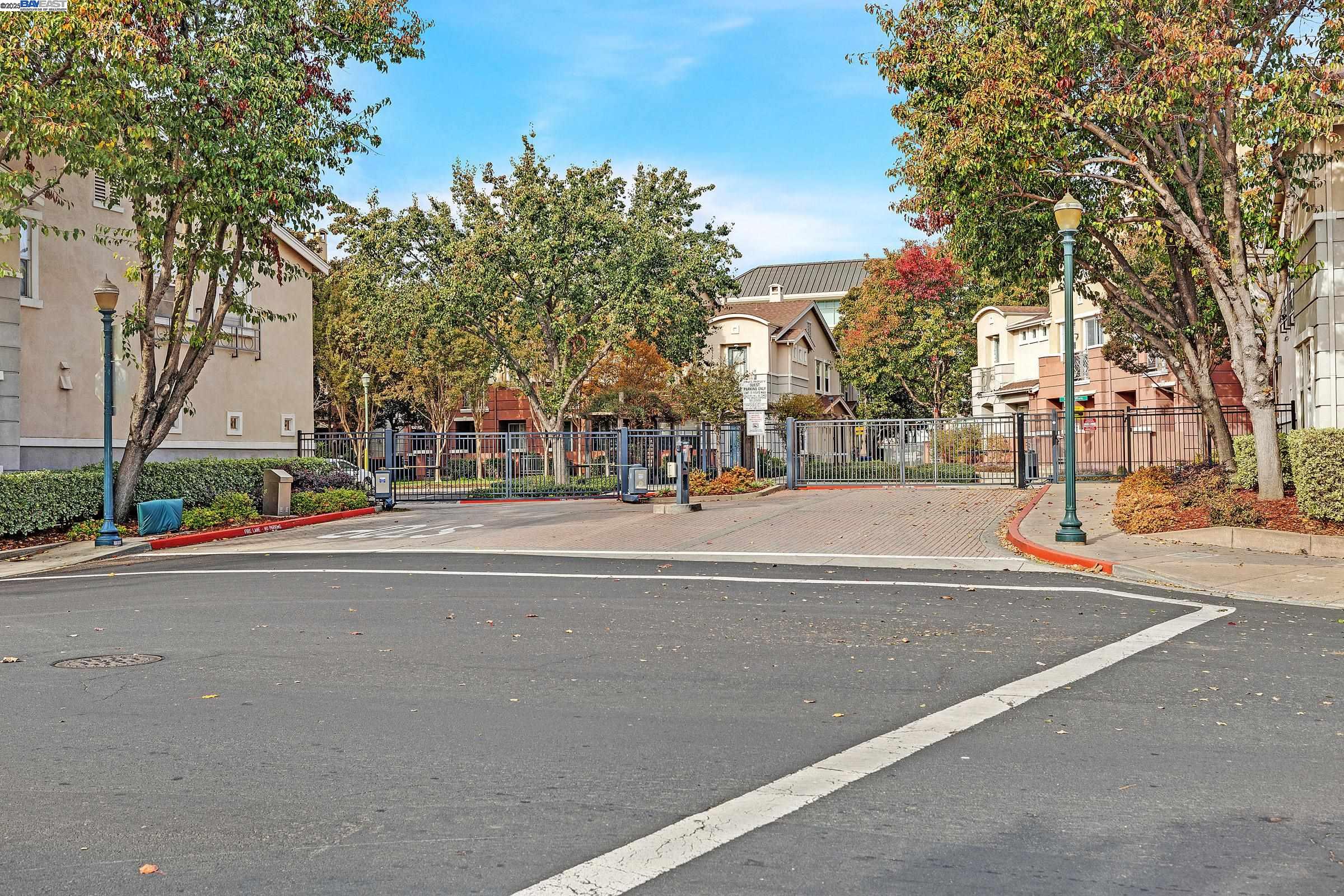 Detail Gallery Image 44 of 45 For 710 City Walk Pl #4,  Hayward,  CA 94541 - 3 Beds | 2/1 Baths