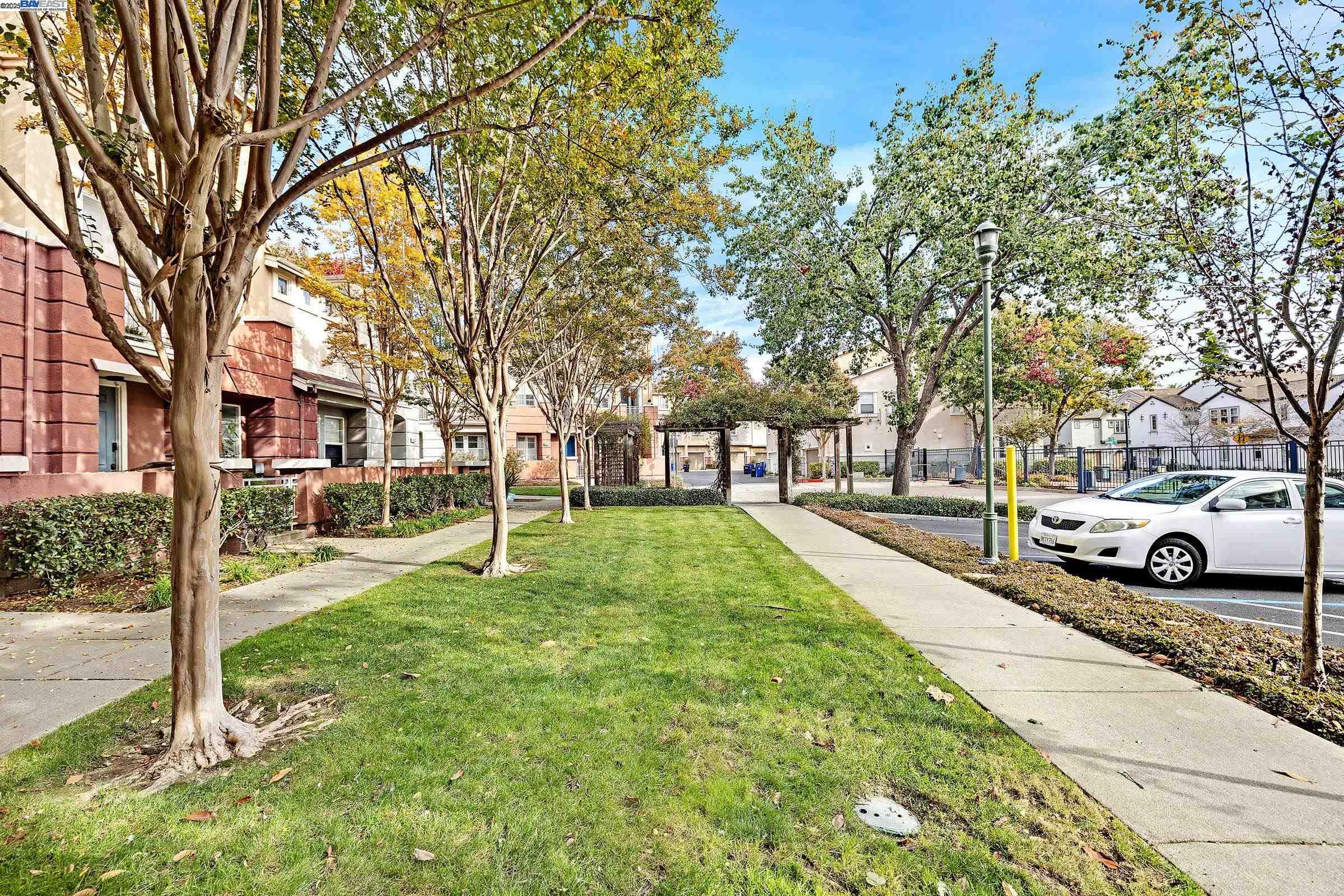 Detail Gallery Image 44 of 47 For 710 City Walk Pl #4,  Hayward,  CA 94541 - 3 Beds | 2/1 Baths