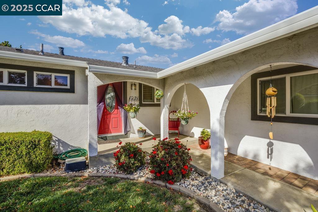 Detail Gallery Image 4 of 60 For 1221 Mcewing Ct, Concord,  CA 94521 - 3 Beds | 2 Baths