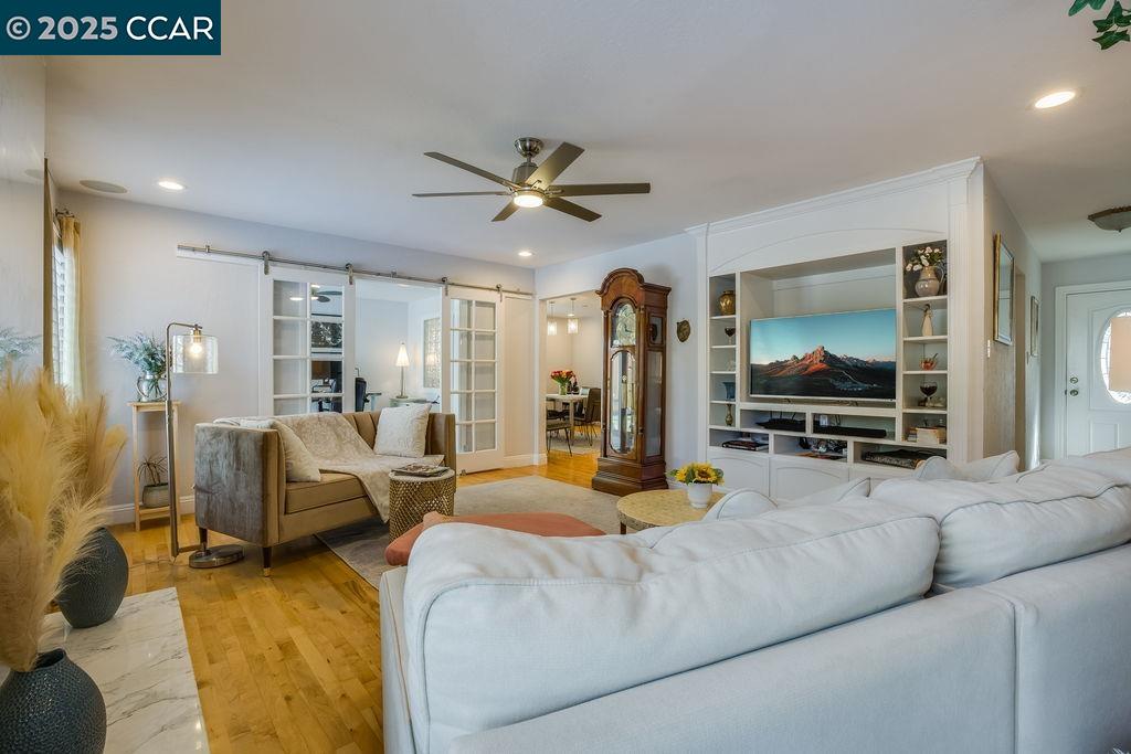 Detail Gallery Image 8 of 60 For 1221 Mcewing Ct, Concord,  CA 94521 - 3 Beds | 2 Baths