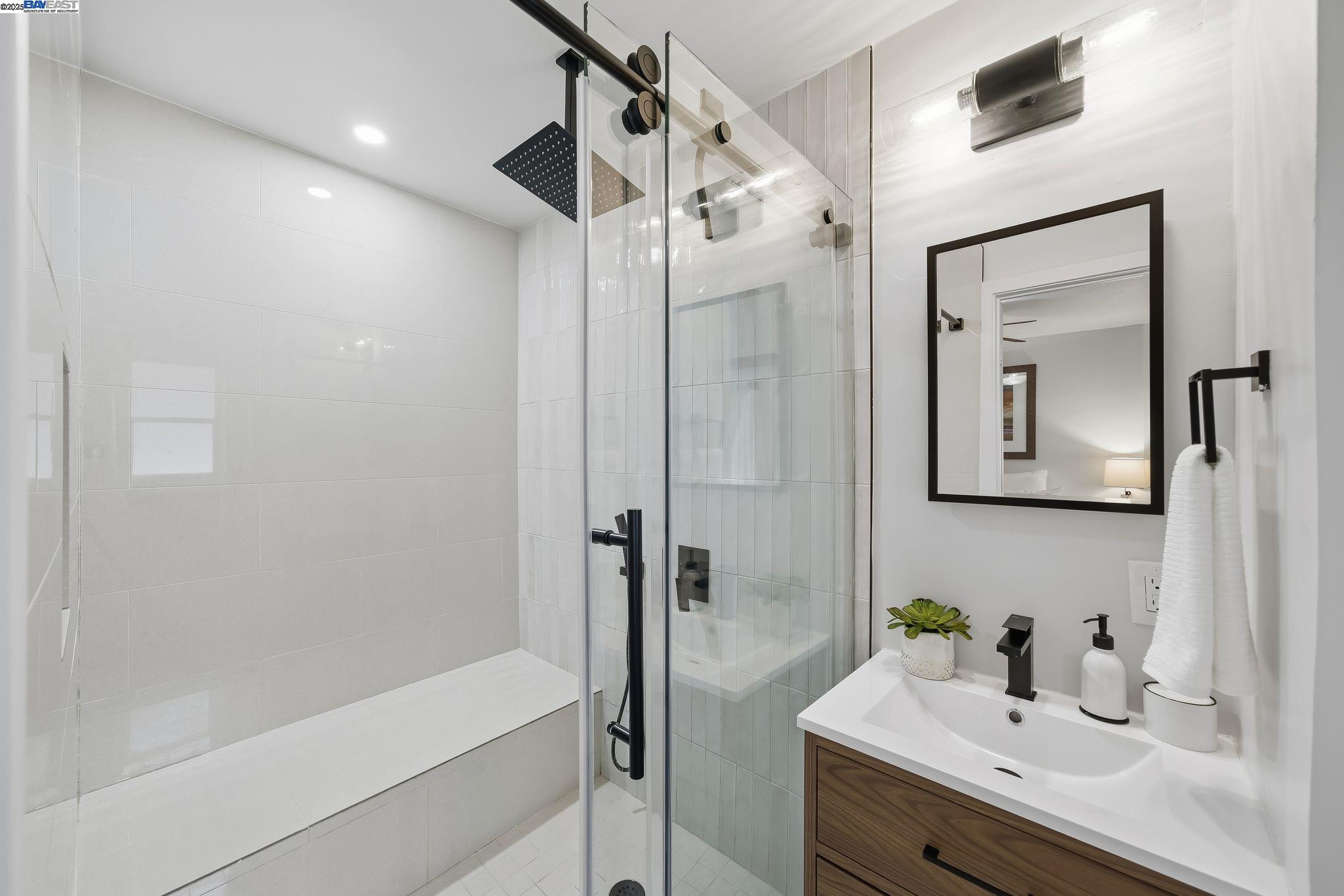 Detail Gallery Image 14 of 38 For 24006 Azevedo Ave, Hayward,  CA 94541 - 3 Beds | 2/1 Baths