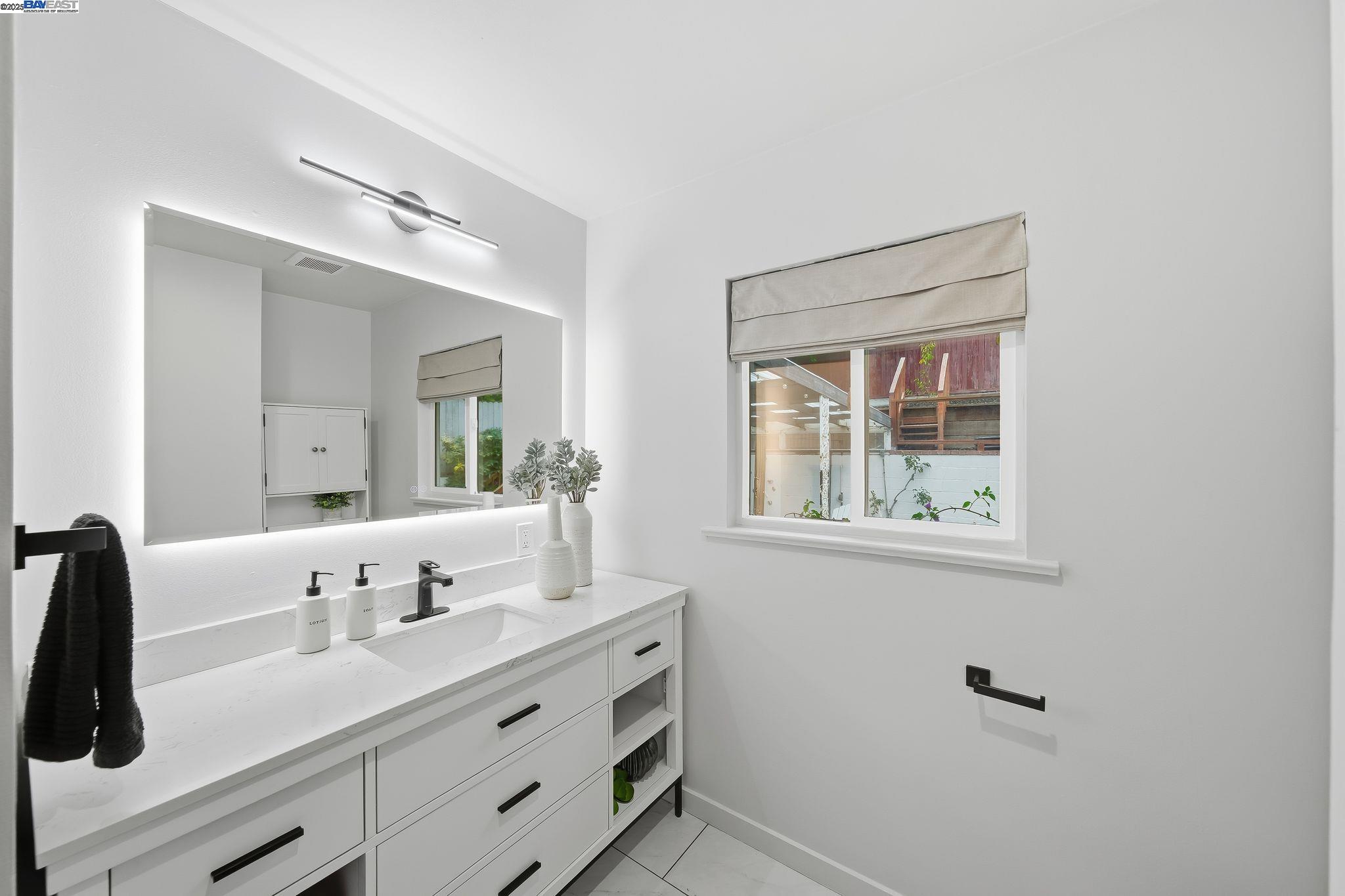 Detail Gallery Image 17 of 38 For 24006 Azevedo Ave, Hayward,  CA 94541 - 3 Beds | 2/1 Baths