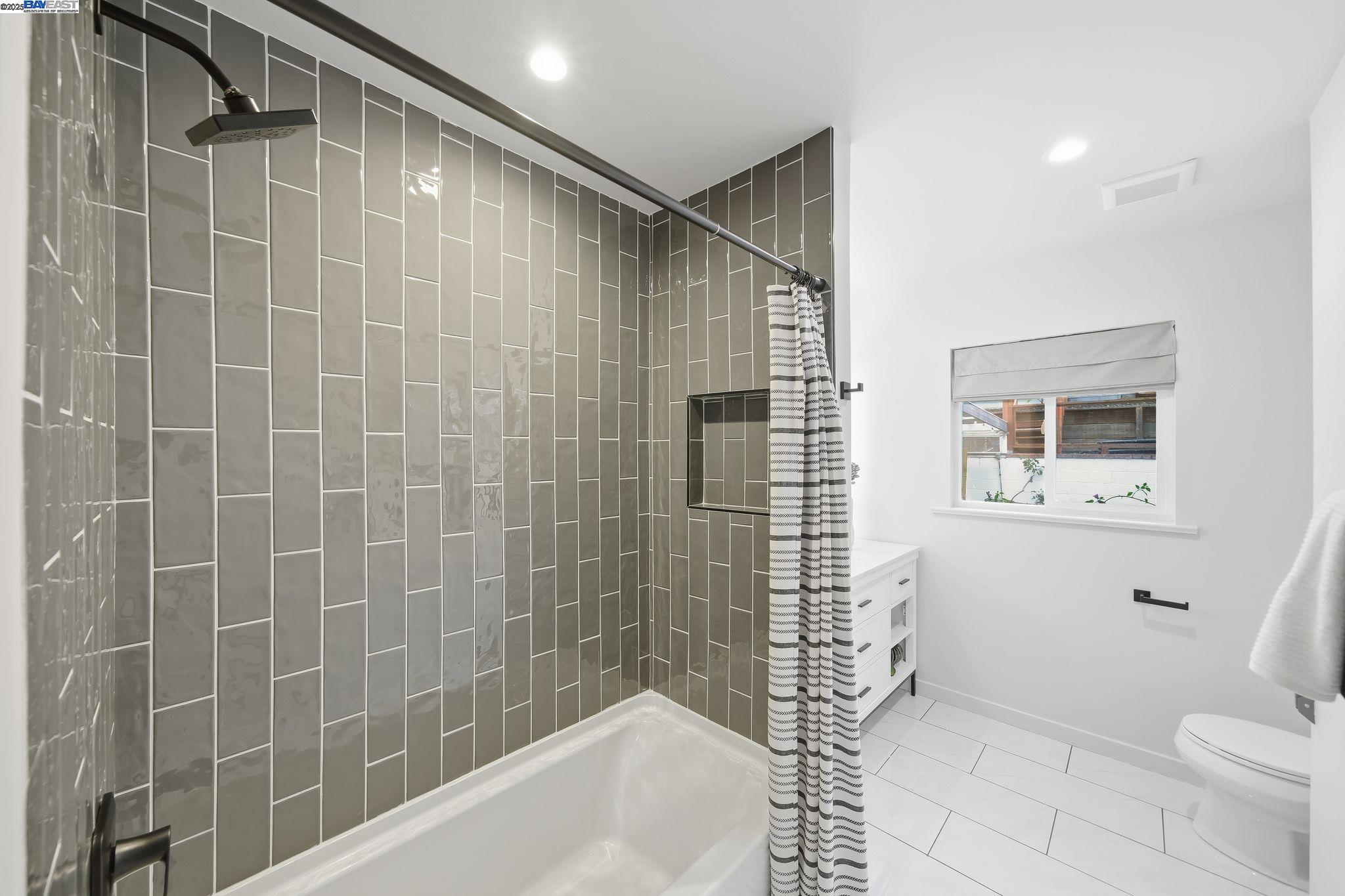 Detail Gallery Image 18 of 38 For 24006 Azevedo Ave, Hayward,  CA 94541 - 3 Beds | 2/1 Baths