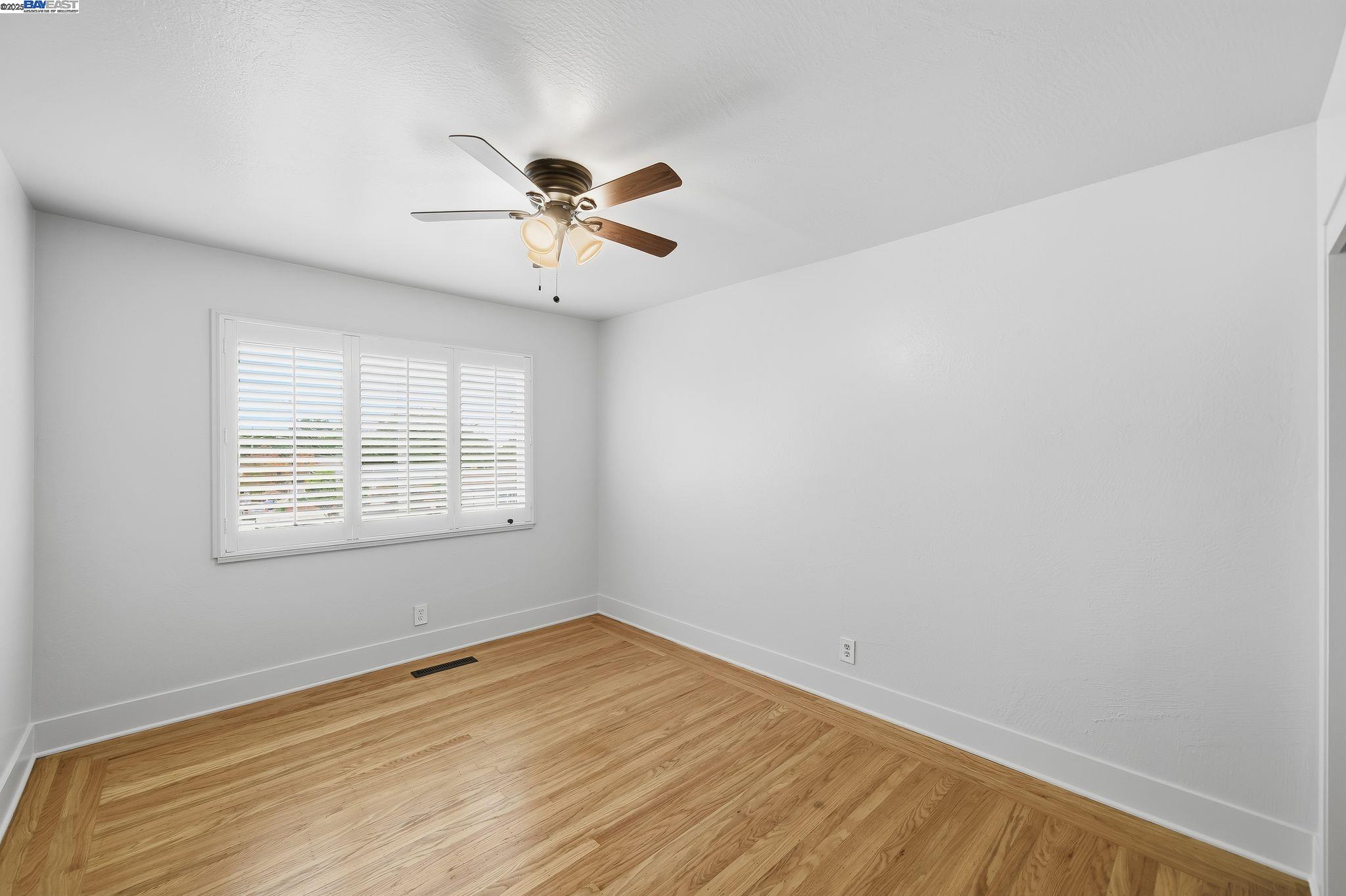 Detail Gallery Image 19 of 38 For 24006 Azevedo Ave, Hayward,  CA 94541 - 3 Beds | 2/1 Baths