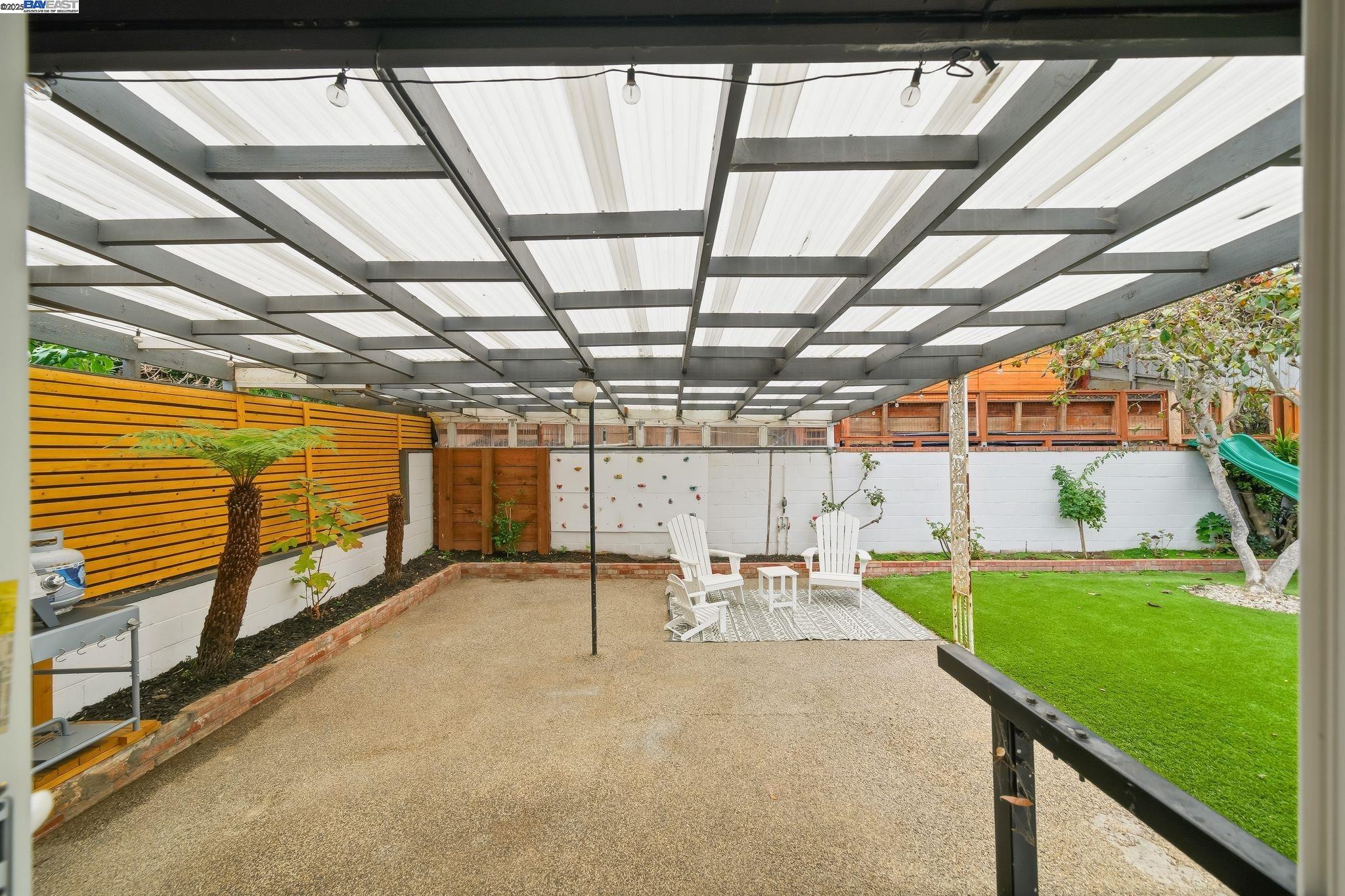 Detail Gallery Image 25 of 38 For 24006 Azevedo Ave, Hayward,  CA 94541 - 3 Beds | 2/1 Baths