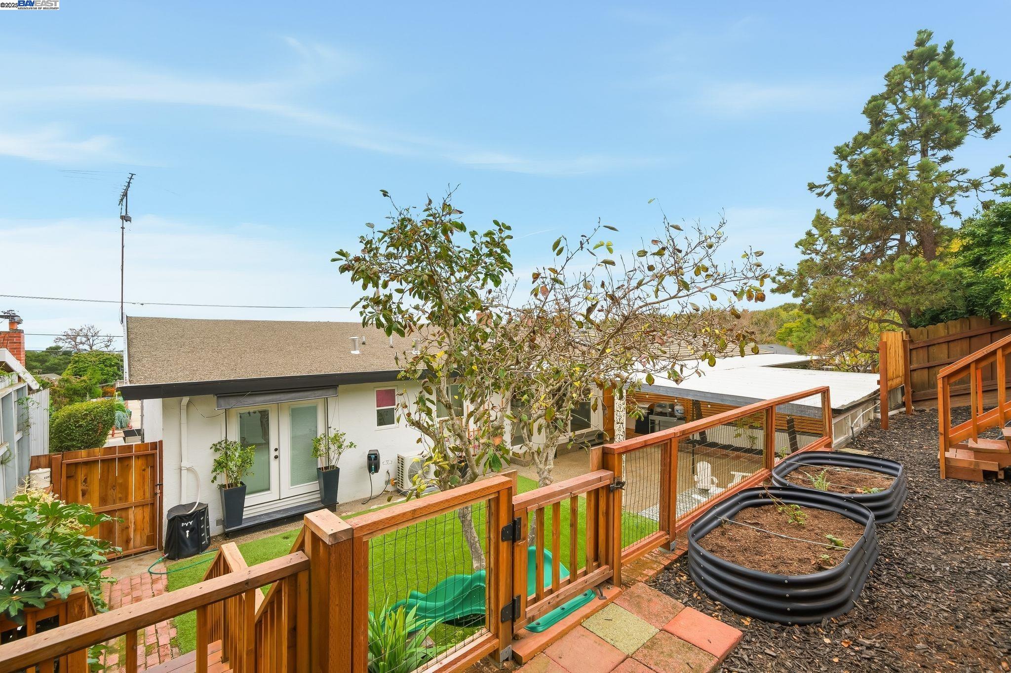 Detail Gallery Image 30 of 38 For 24006 Azevedo Ave, Hayward,  CA 94541 - 3 Beds | 2/1 Baths