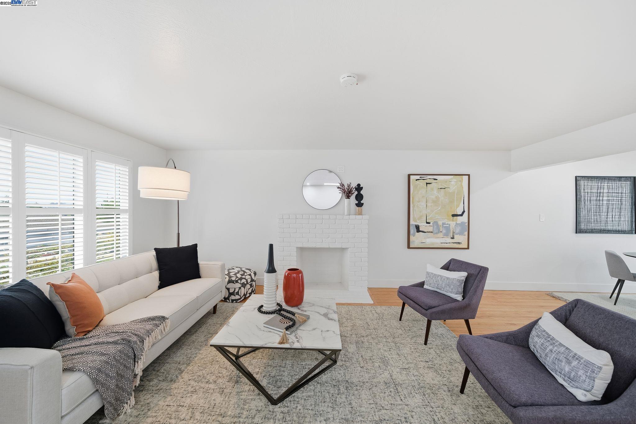 Detail Gallery Image 4 of 38 For 24006 Azevedo Ave, Hayward,  CA 94541 - 3 Beds | 2/1 Baths