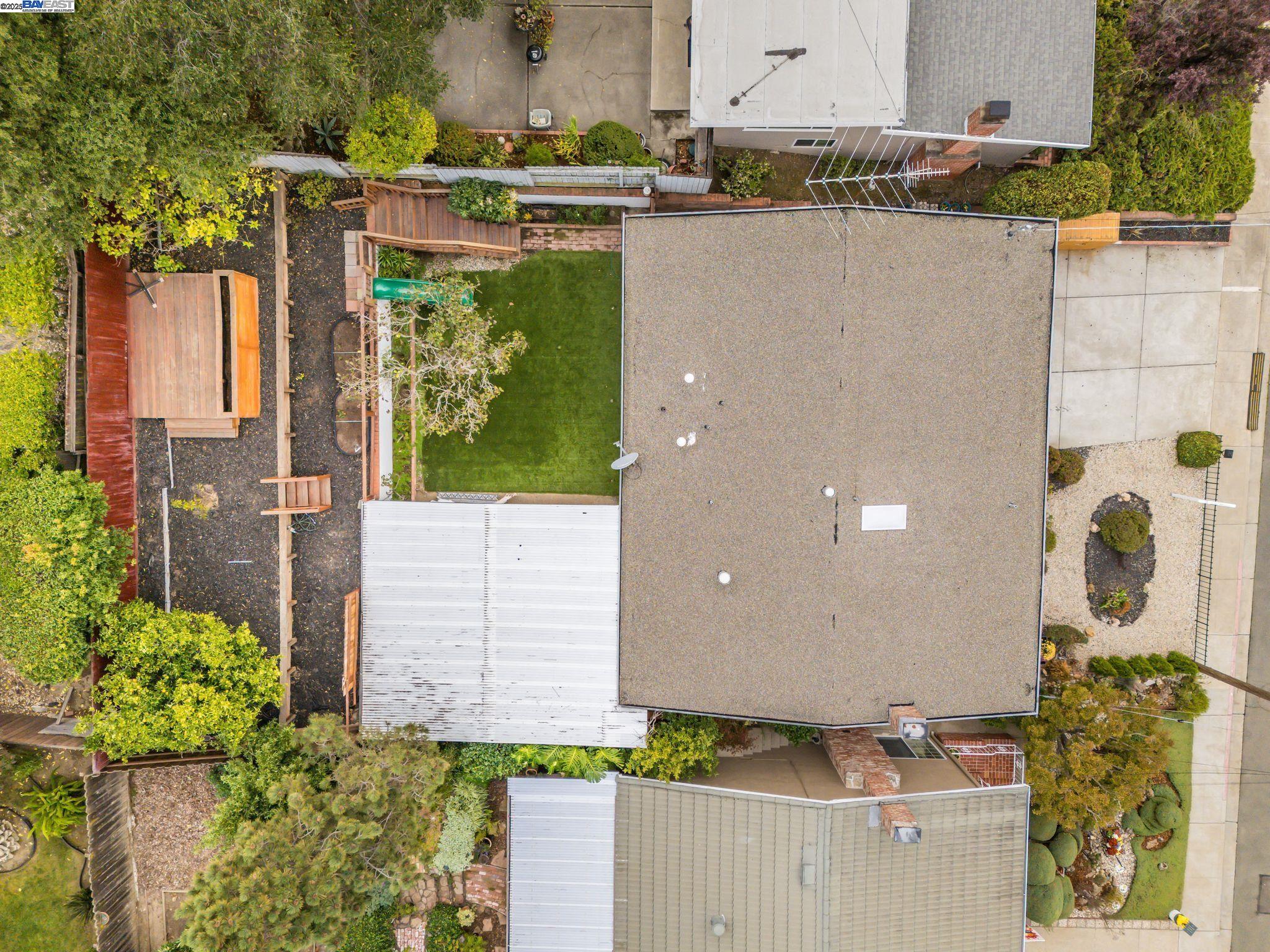 Detail Gallery Image 34 of 38 For 24006 Azevedo Ave, Hayward,  CA 94541 - 3 Beds | 2/1 Baths