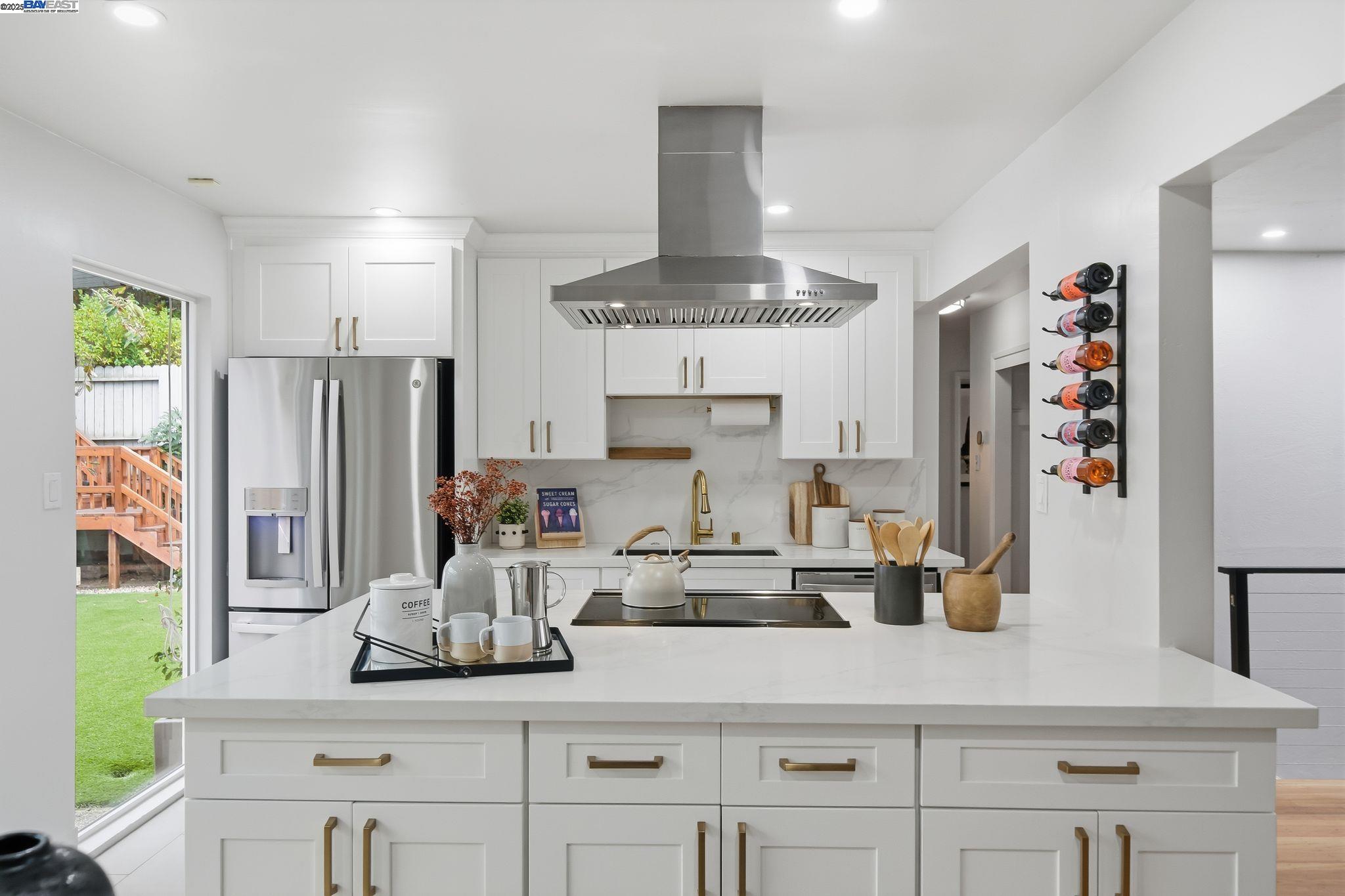 Detail Gallery Image 8 of 38 For 24006 Azevedo Ave, Hayward,  CA 94541 - 3 Beds | 2/1 Baths