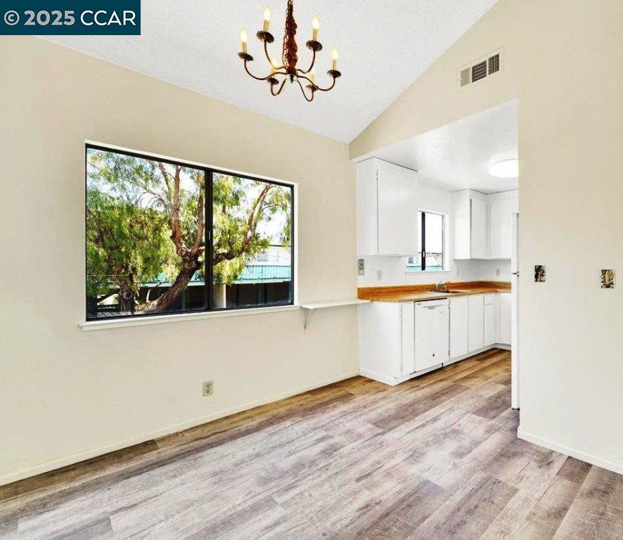 Detail Gallery Image 5 of 21 For 3712 Willow Pass Rd #32,  Concord,  CA 94519 - 2 Beds | 1 Baths