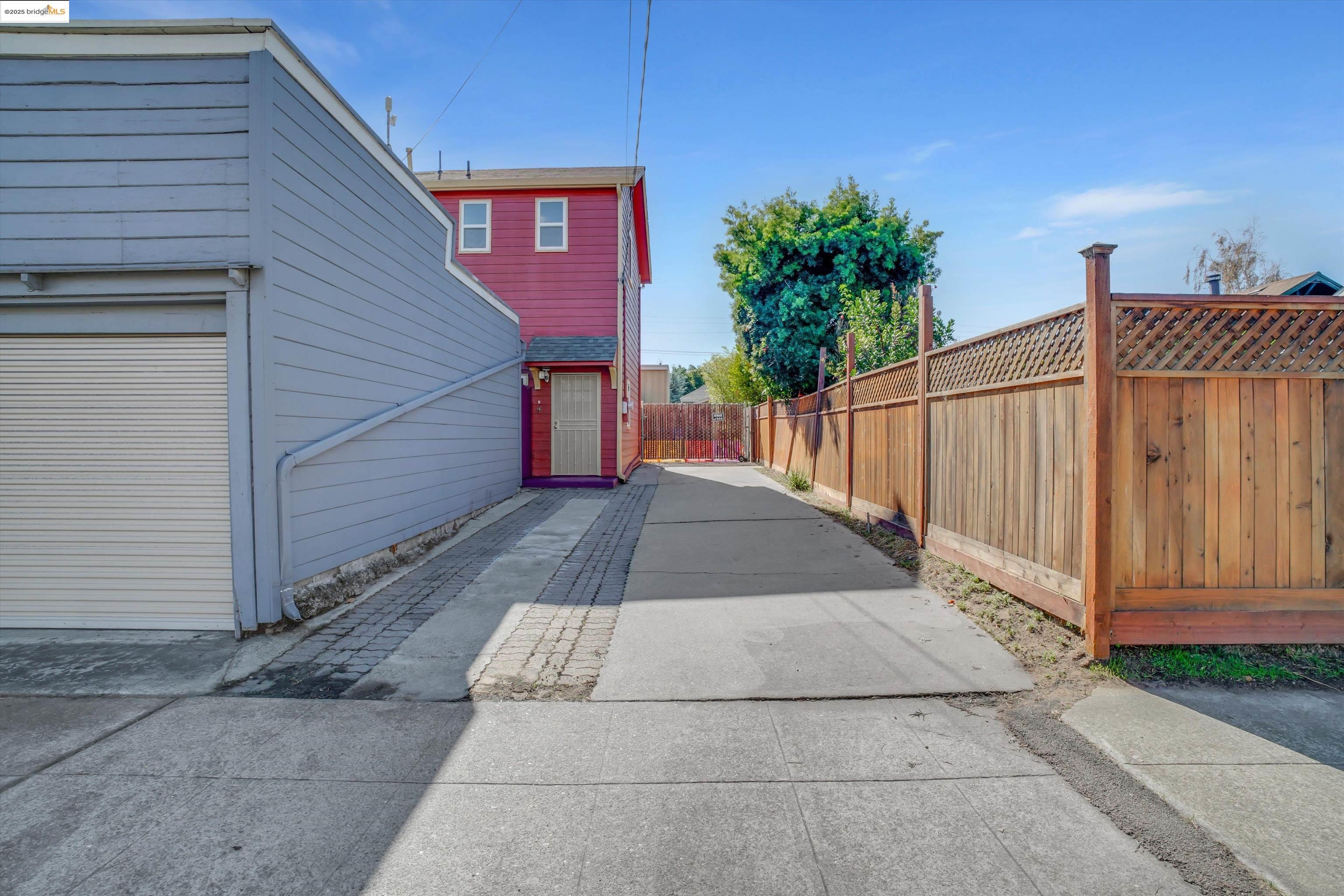 Detail Gallery Image 25 of 32 For 1821 Grand St, Alameda,  CA 94501 - 3 Beds | 1/1 Baths