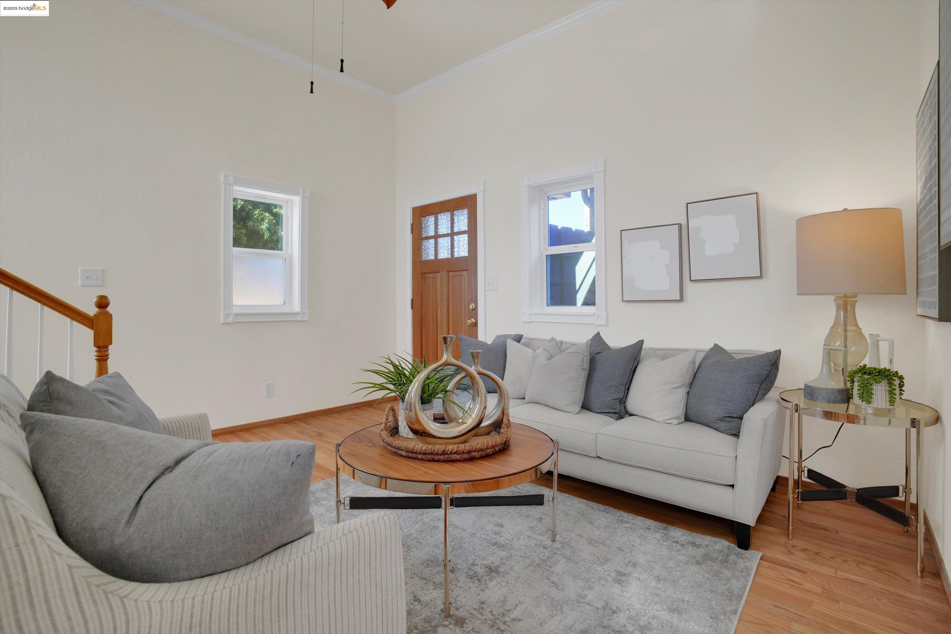 Detail Gallery Image 4 of 32 For 1821 Grand St, Alameda,  CA 94501 - 3 Beds | 1/1 Baths