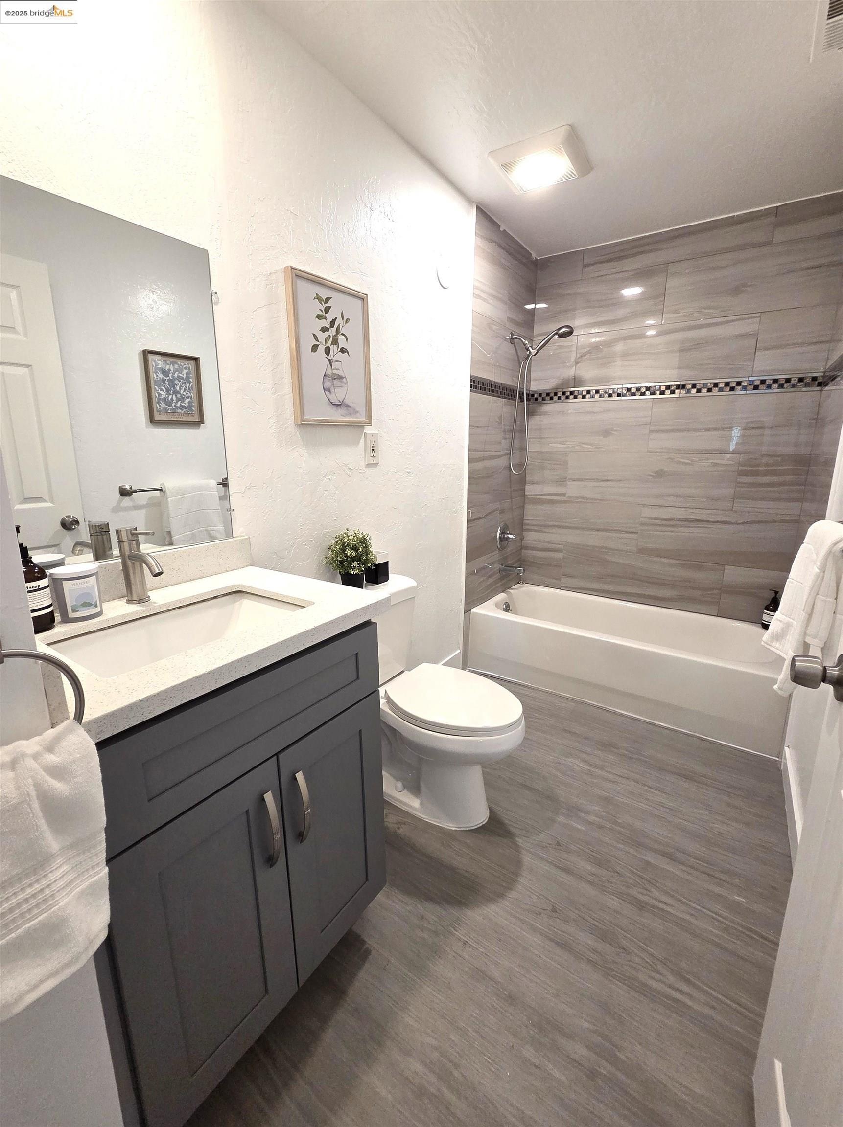 Detail Gallery Image 17 of 24 For 14851 Boulevard Ct, Castro Valley,  CA 94578 - 5 Beds | 3 Baths