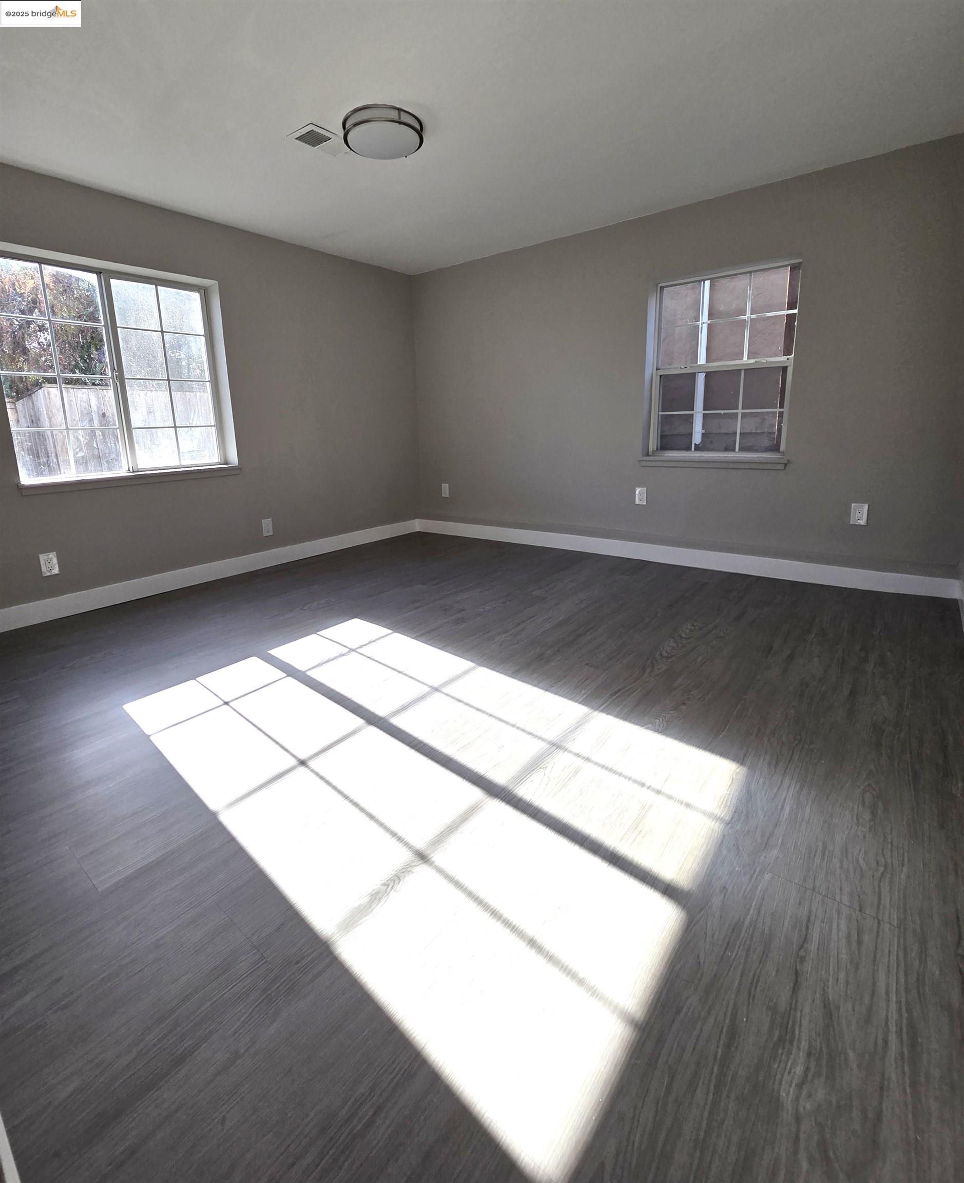 Detail Gallery Image 18 of 24 For 14851 Boulevard Ct, Castro Valley,  CA 94578 - 5 Beds | 3 Baths