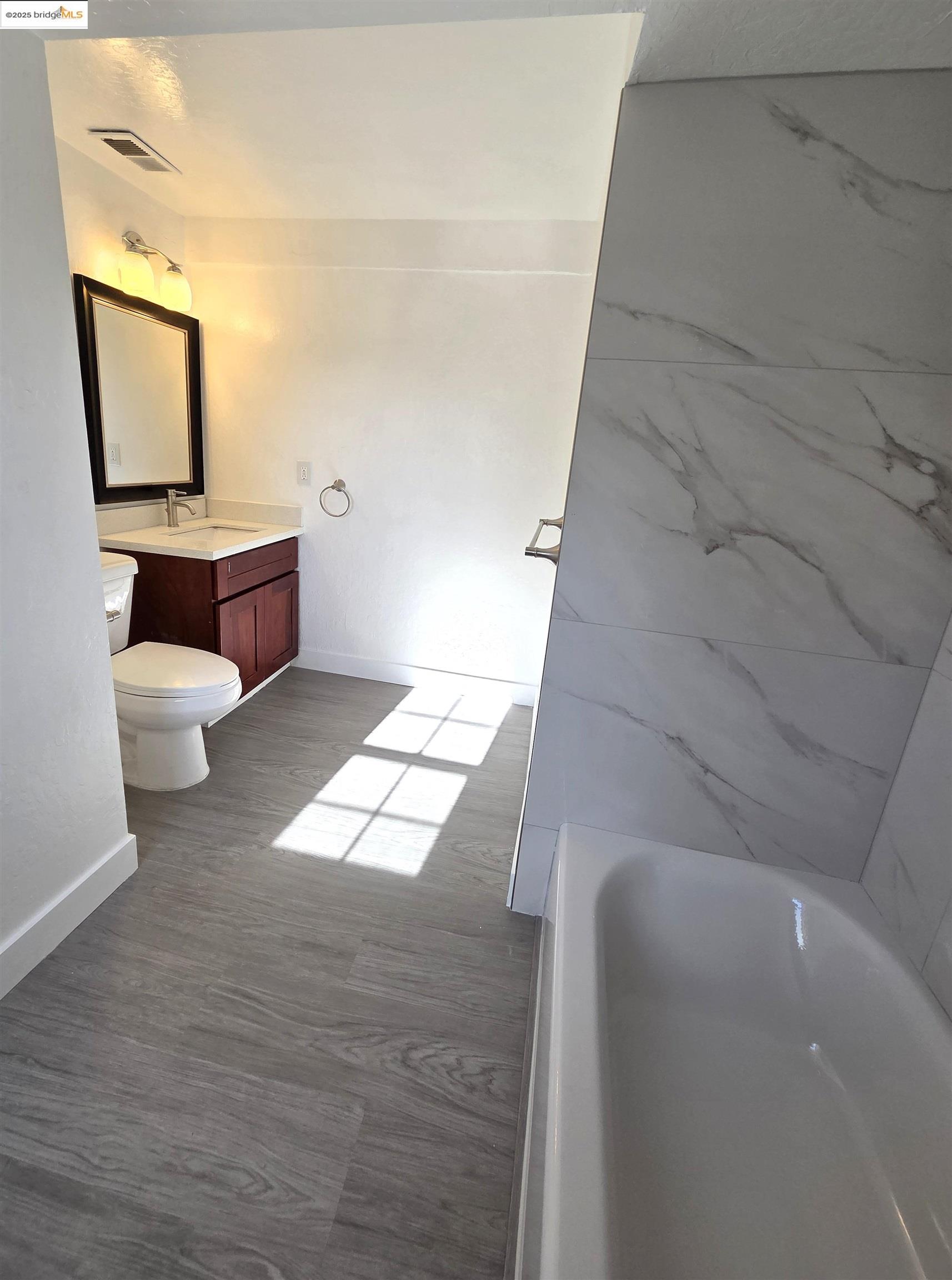 Detail Gallery Image 19 of 24 For 14851 Boulevard Ct, Castro Valley,  CA 94578 - 5 Beds | 3 Baths