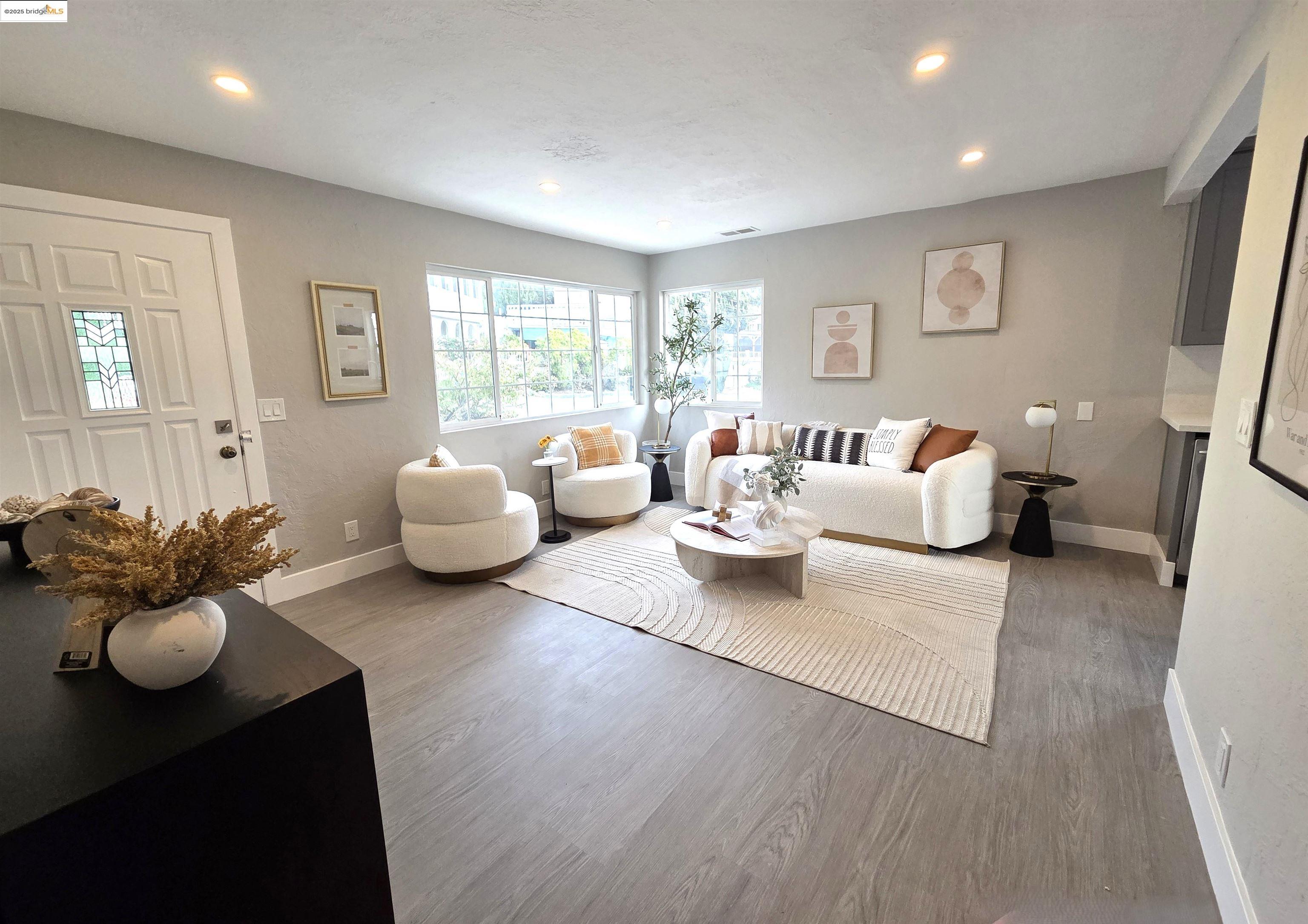 Detail Gallery Image 3 of 24 For 14851 Boulevard Ct, Castro Valley,  CA 94578 - 5 Beds | 3 Baths