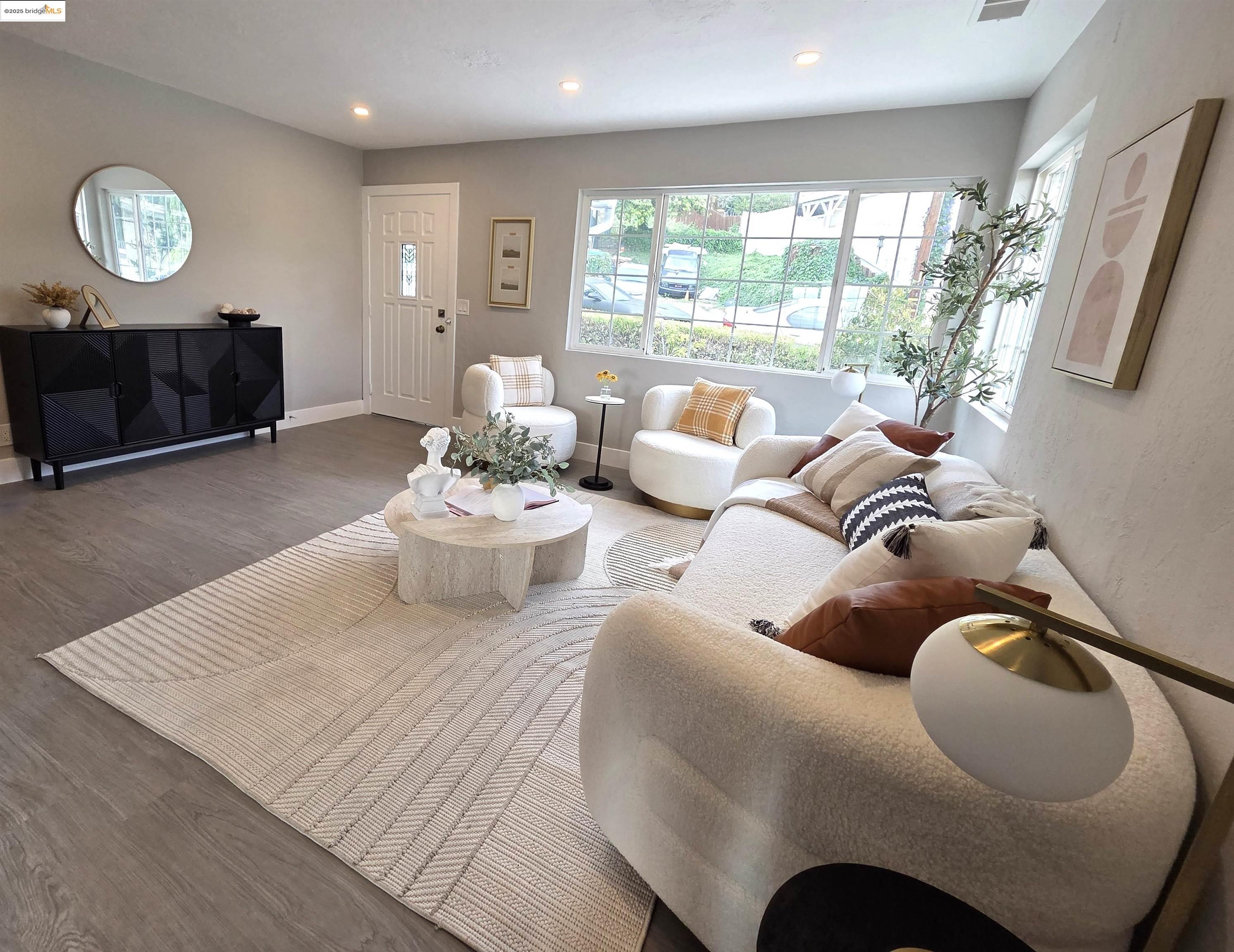 Detail Gallery Image 4 of 24 For 14851 Boulevard Ct, Castro Valley,  CA 94578 - 5 Beds | 3 Baths