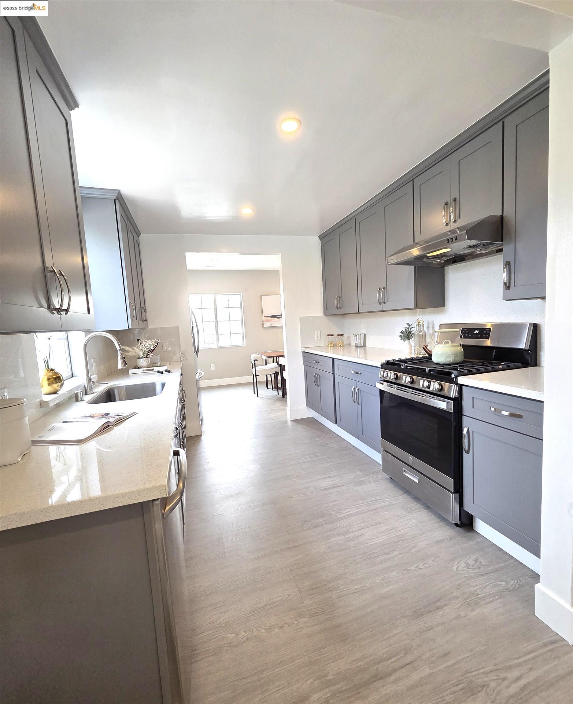 Detail Gallery Image 6 of 24 For 14851 Boulevard Ct, Castro Valley,  CA 94578 - 5 Beds | 3 Baths