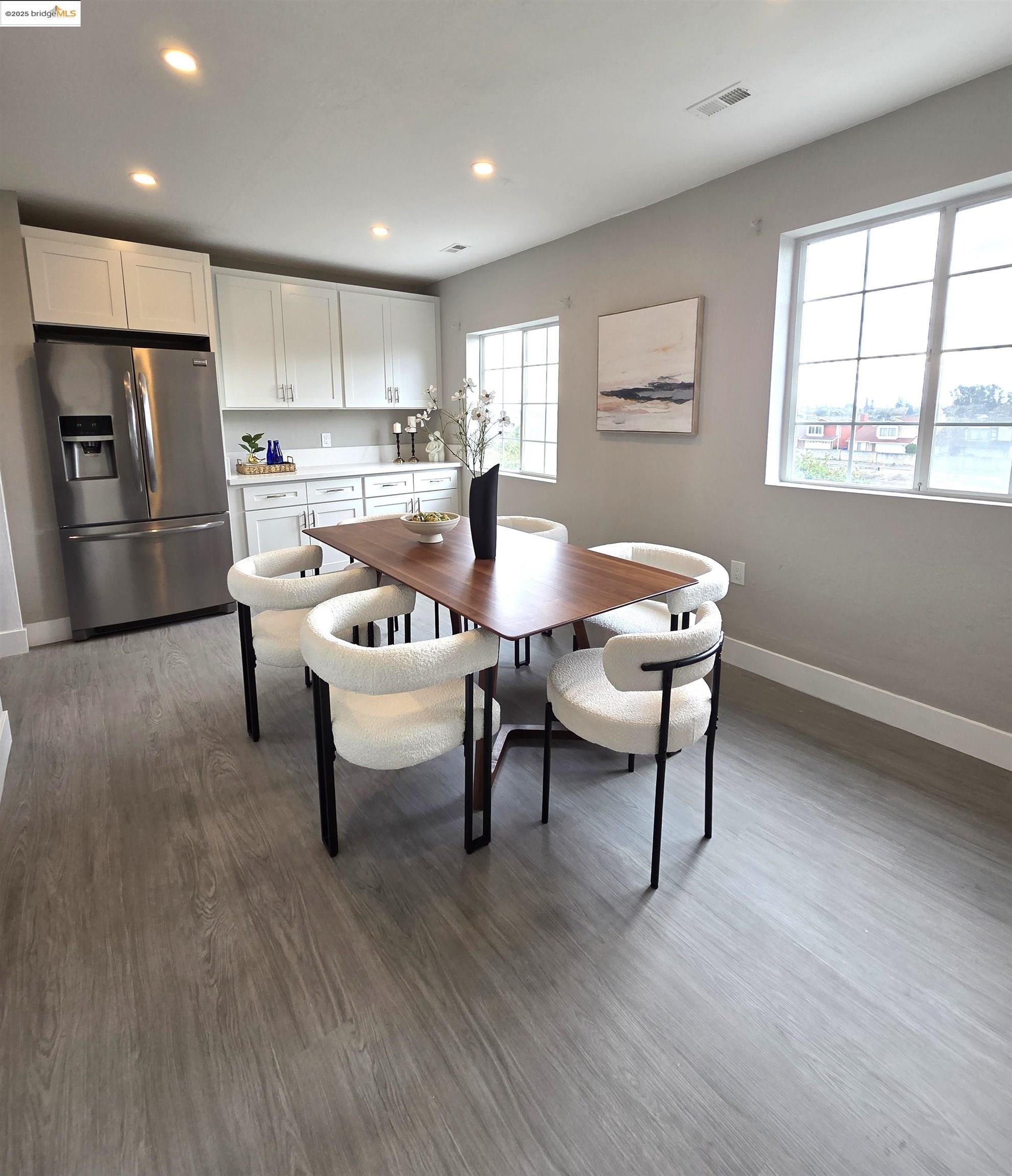 Detail Gallery Image 9 of 24 For 14851 Boulevard Ct, Castro Valley,  CA 94578 - 5 Beds | 3 Baths