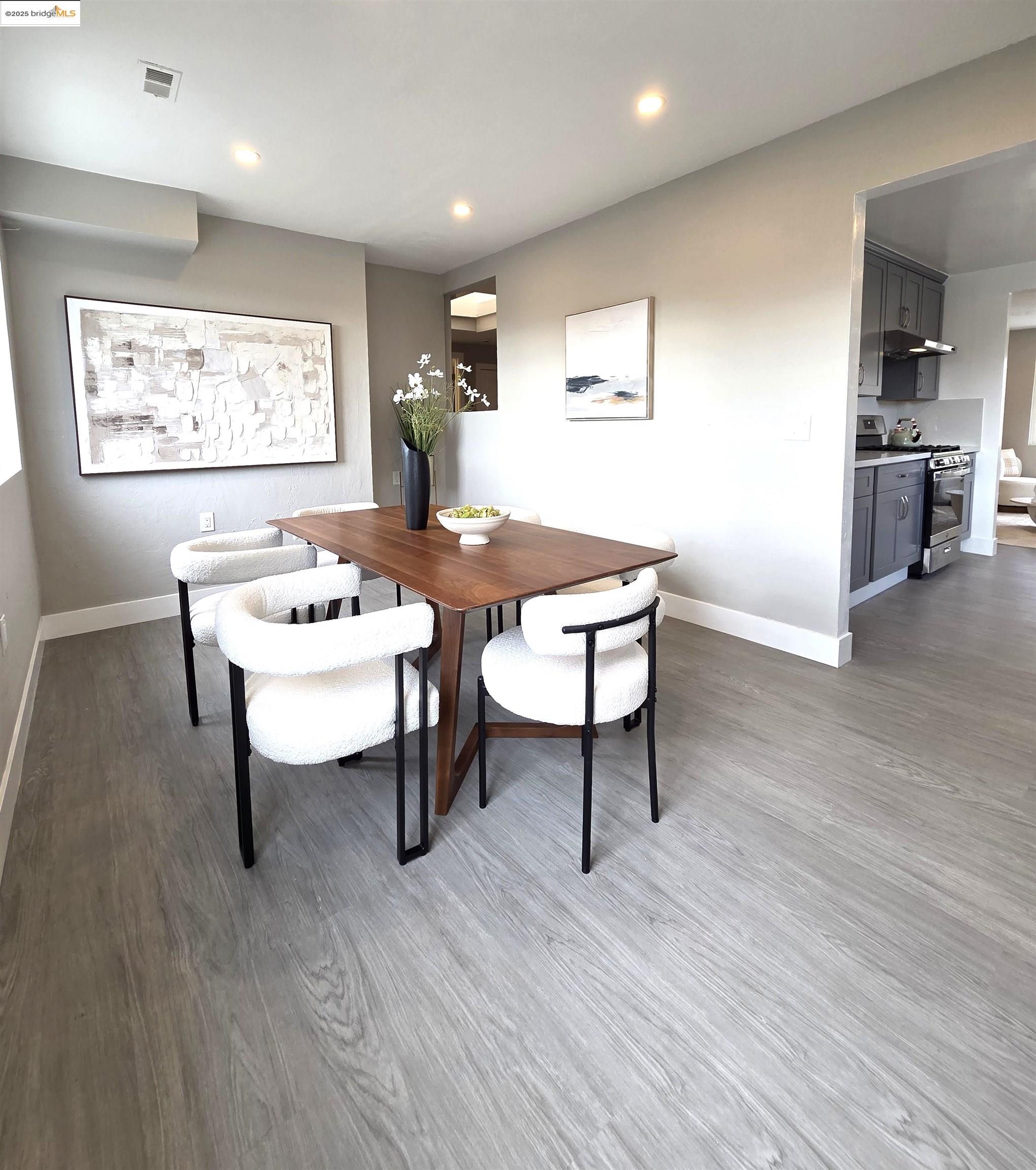 Detail Gallery Image 10 of 24 For 14851 Boulevard Ct, Castro Valley,  CA 94578 - 5 Beds | 3 Baths