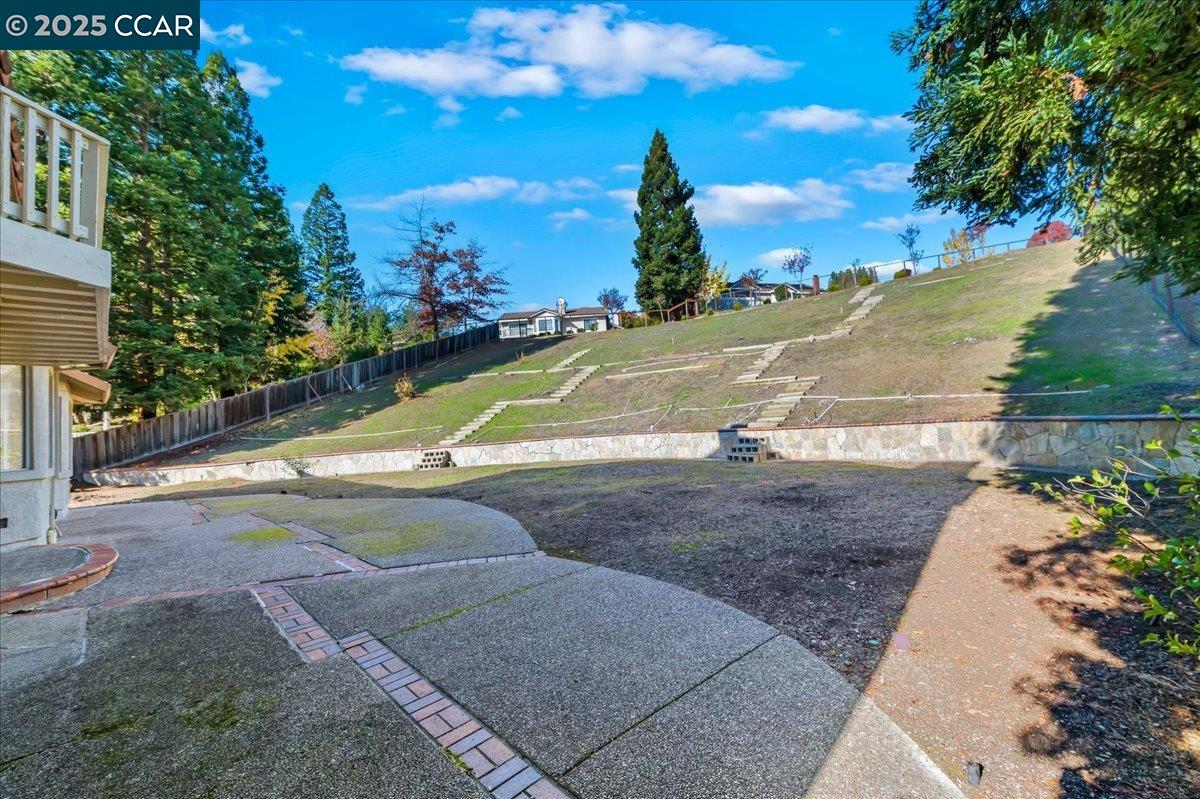 Detail Gallery Image 3 of 33 For 75 Barrons Pl, Danville,  CA 94526 - 4 Beds | 3 Baths