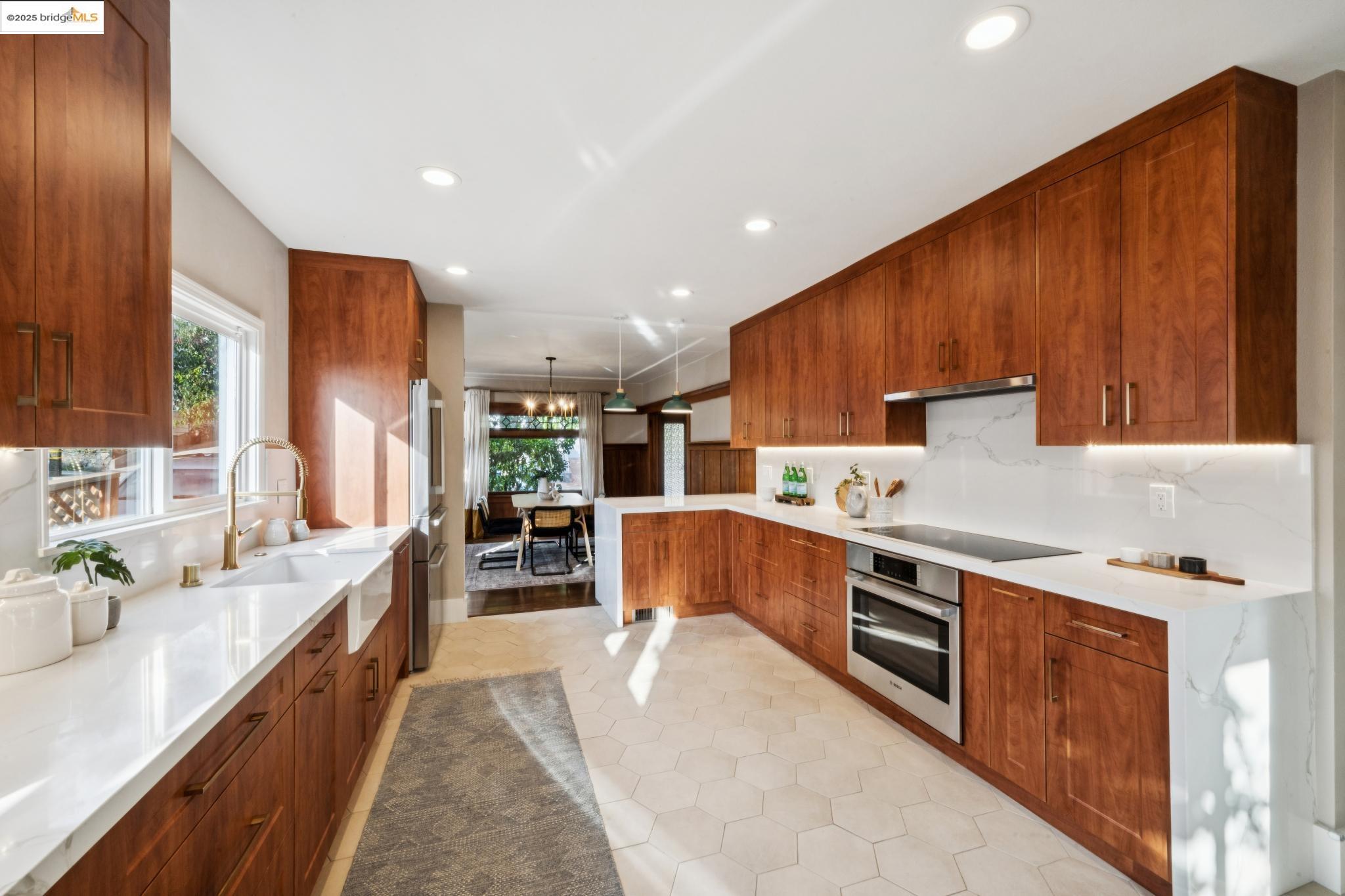 Detail Gallery Image 14 of 49 For 919 Mckinley Ave, Oakland,  CA 94610 - 3 Beds | 1/1 Baths