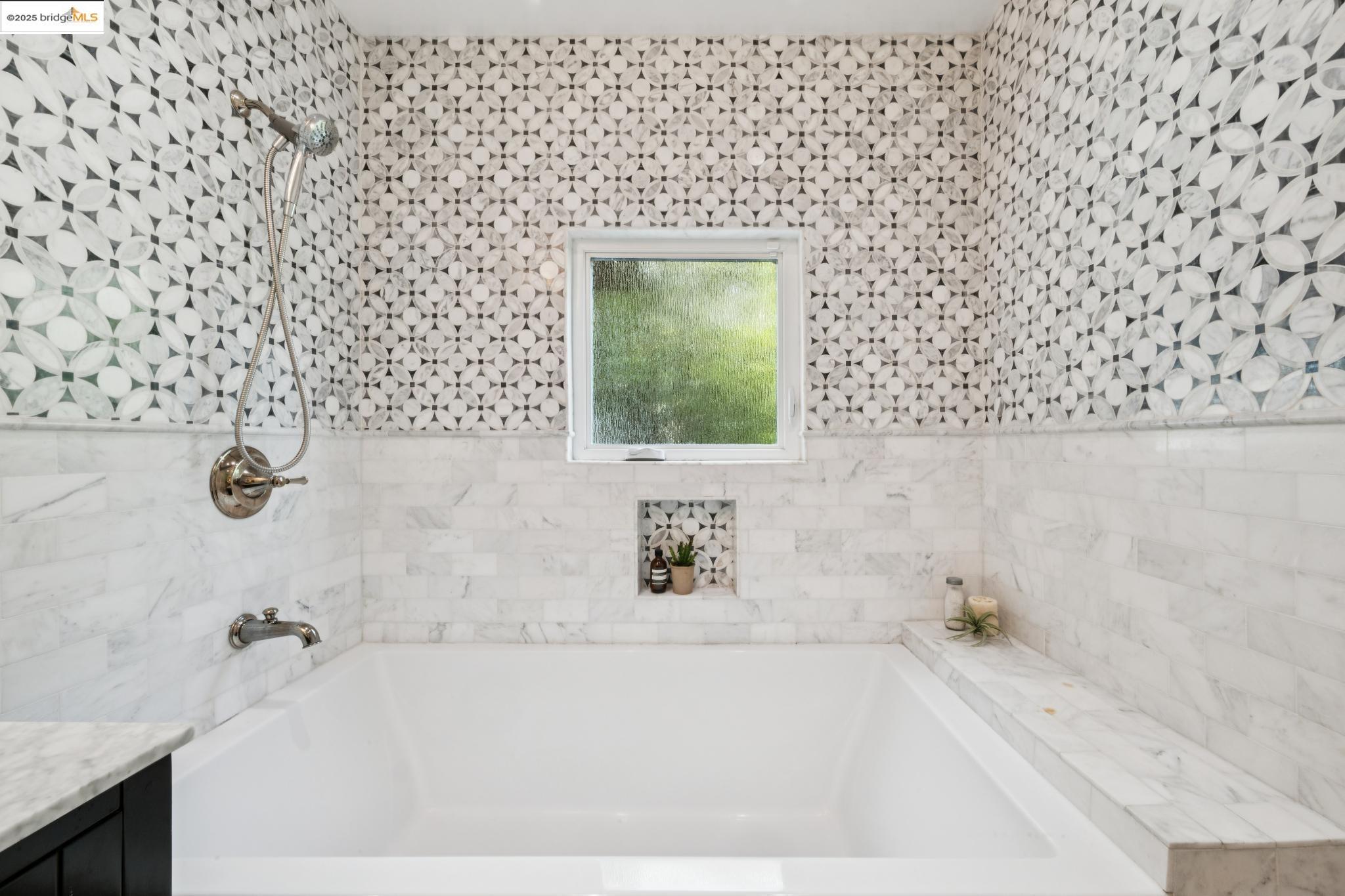 Detail Gallery Image 24 of 49 For 919 Mckinley Ave, Oakland,  CA 94610 - 3 Beds | 1/1 Baths