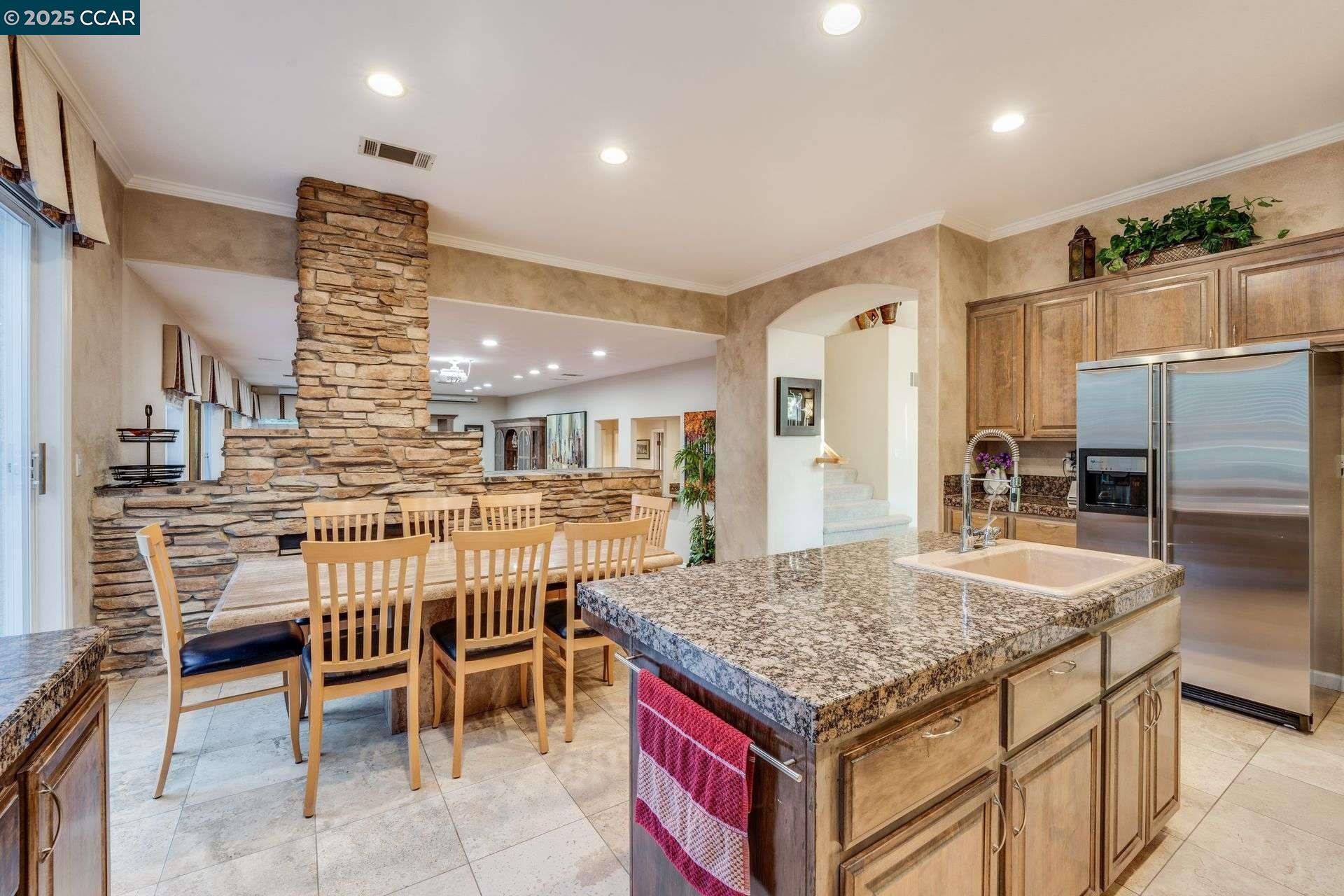 Detail Gallery Image 14 of 52 For 1105 Peacock Creek Drive, Clayton,  CA 94517 - 5 Beds | 3/1 Baths