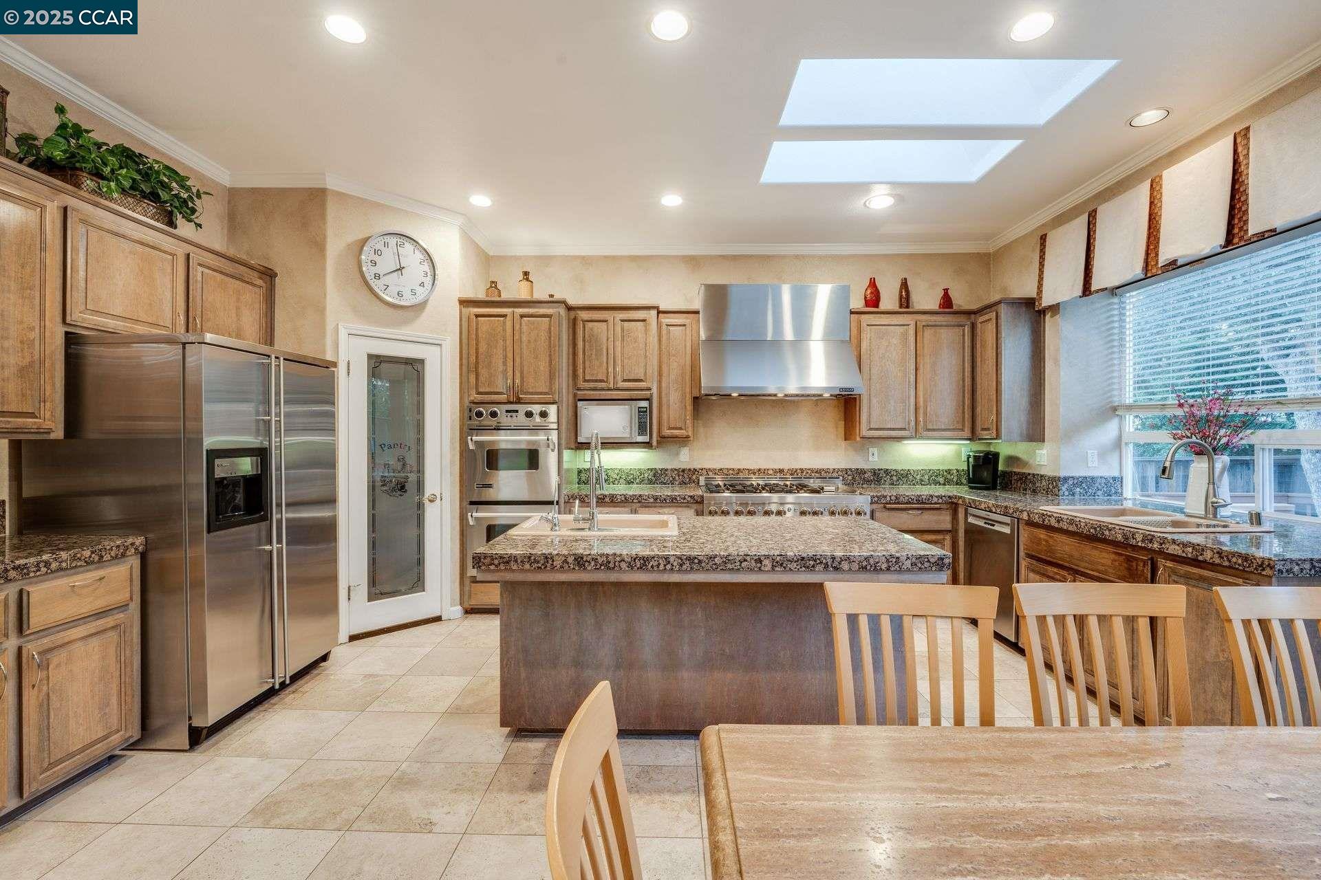 Detail Gallery Image 17 of 52 For 1105 Peacock Creek Drive, Clayton,  CA 94517 - 5 Beds | 3/1 Baths