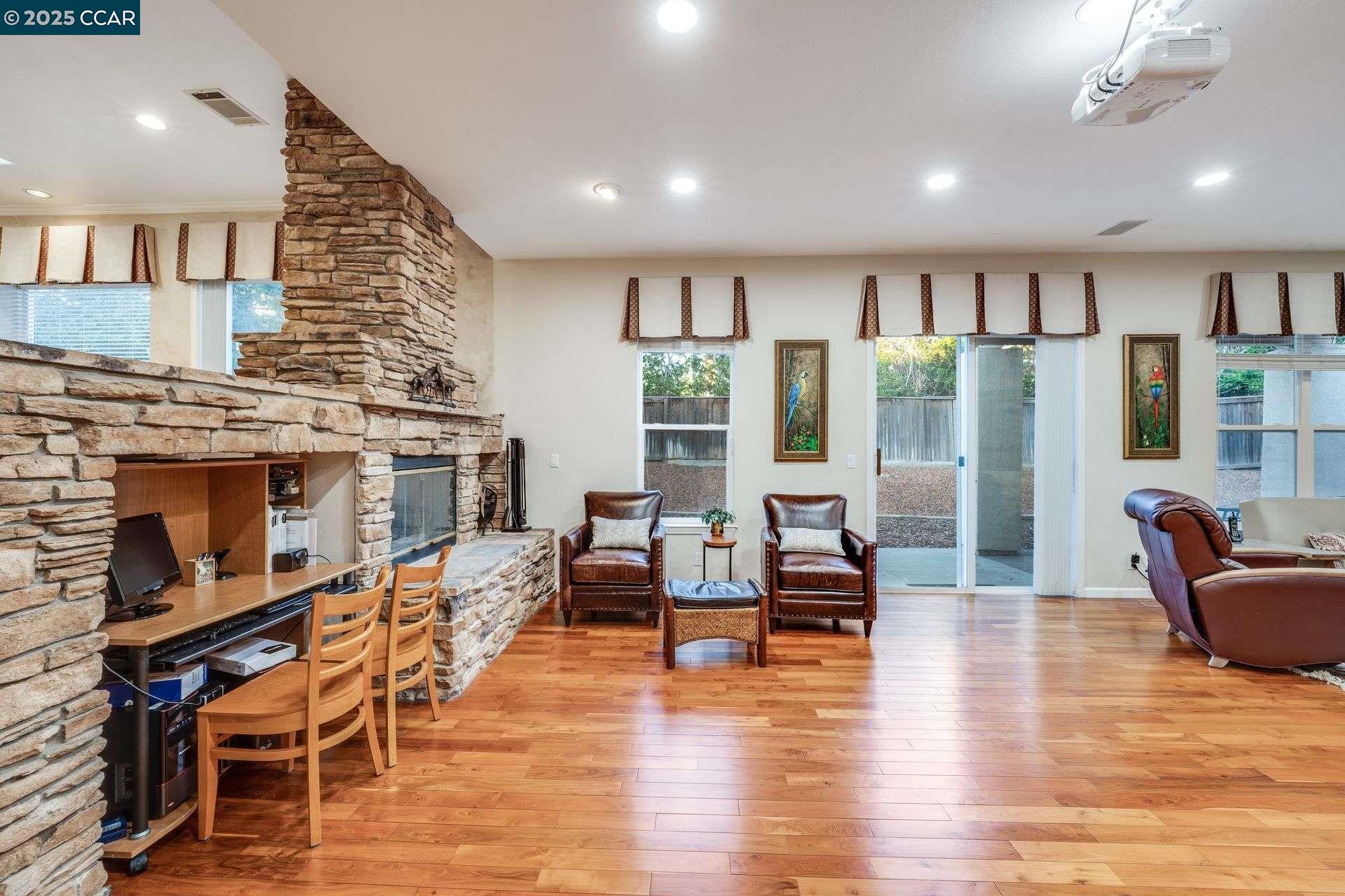 Detail Gallery Image 19 of 52 For 1105 Peacock Creek Drive, Clayton,  CA 94517 - 5 Beds | 3/1 Baths