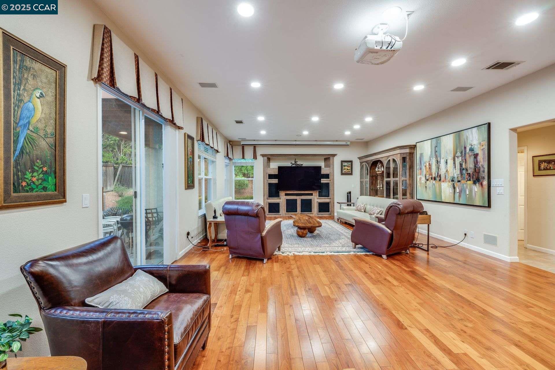 Detail Gallery Image 20 of 52 For 1105 Peacock Creek Drive, Clayton,  CA 94517 - 5 Beds | 3/1 Baths