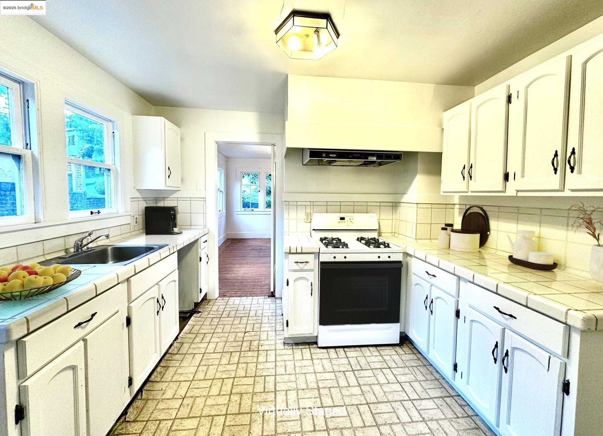 Detail Gallery Image 8 of 25 For 6014 La Salle Ave, Oakland,  CA 94611 - 3 Beds | 2 Baths