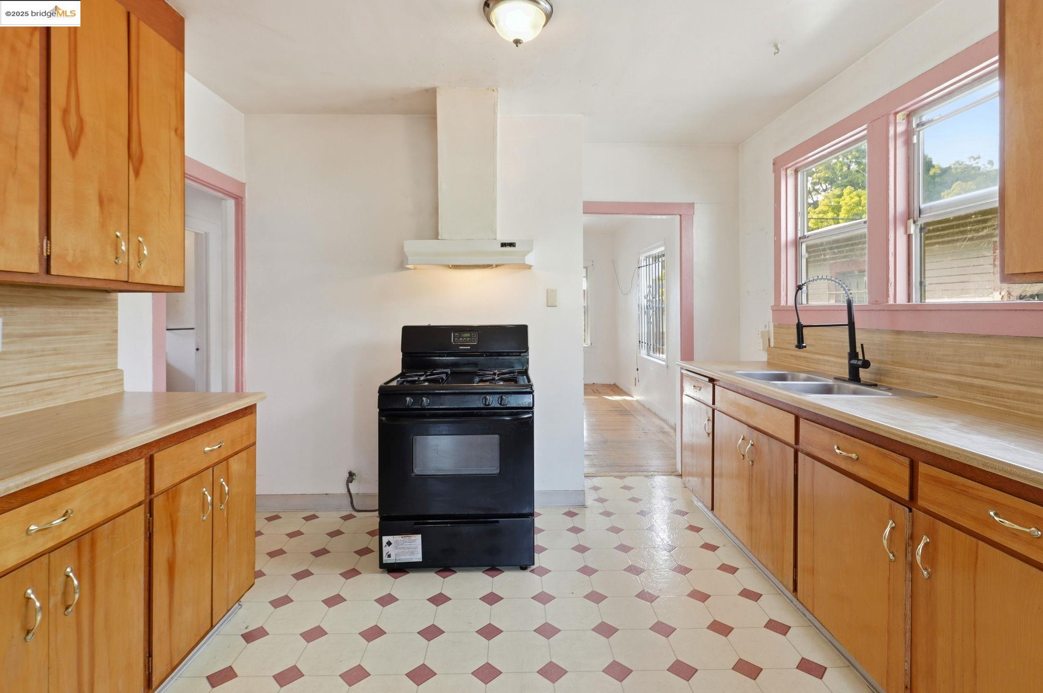 Detail Gallery Image 11 of 35 For 3632 Hageman Avenue, Oakland,  CA 94619 - 2 Beds | 1 Baths