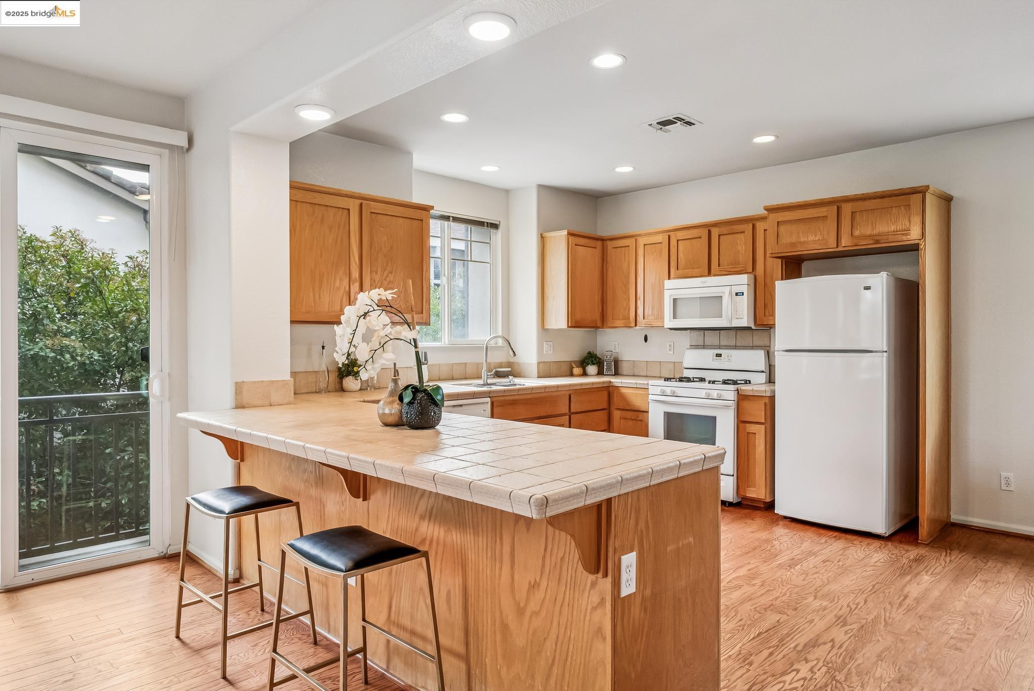 Detail Gallery Image 11 of 46 For 1861 Parkside Dr, Concord,  CA 94519 - 3 Beds | 2/1 Baths