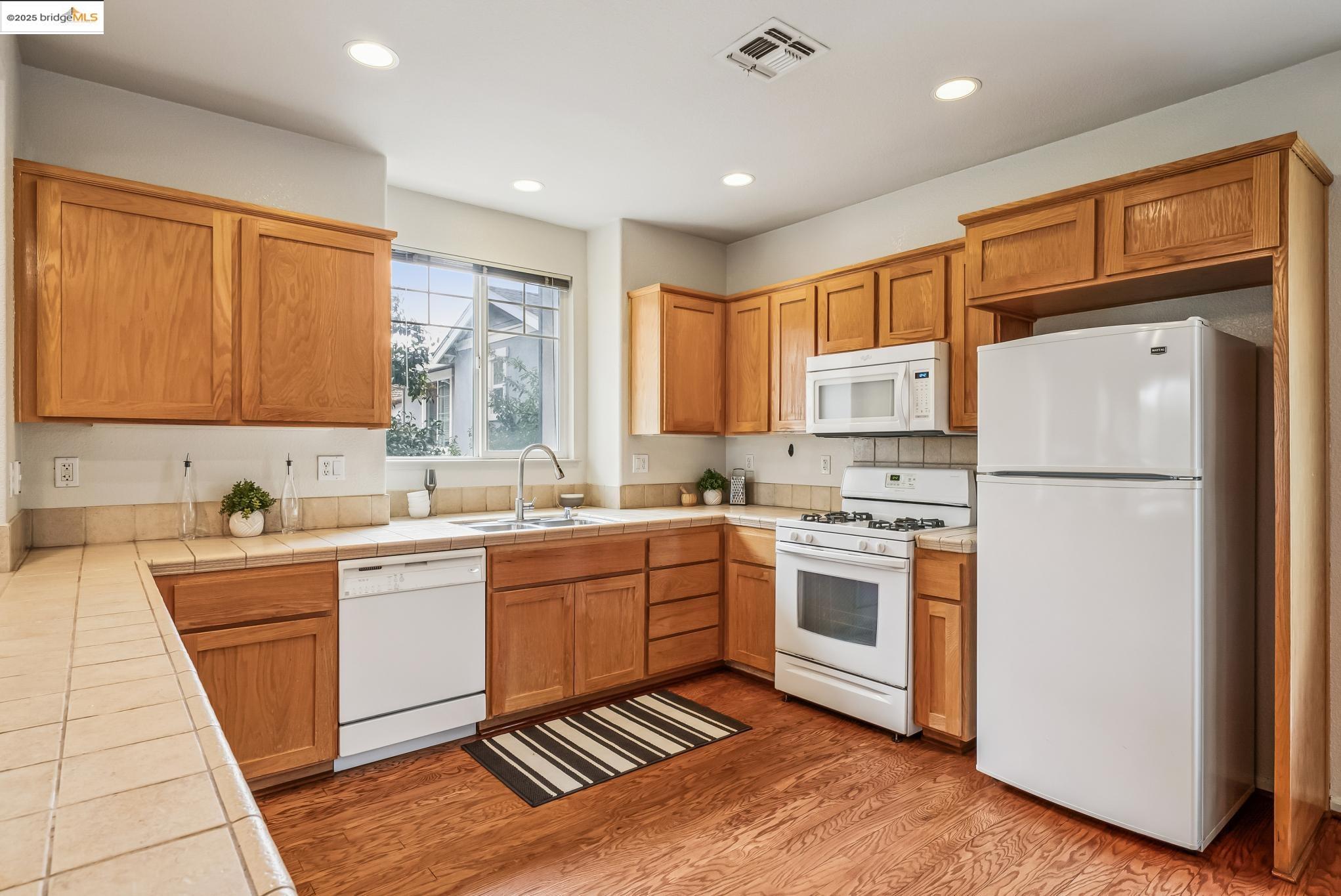 Detail Gallery Image 13 of 46 For 1861 Parkside Dr, Concord,  CA 94519 - 3 Beds | 2/1 Baths