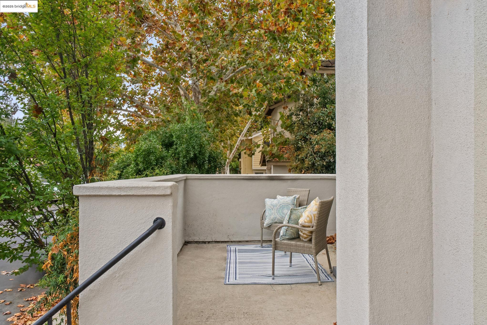 Detail Gallery Image 3 of 46 For 1861 Parkside Dr, Concord,  CA 94519 - 3 Beds | 2/1 Baths