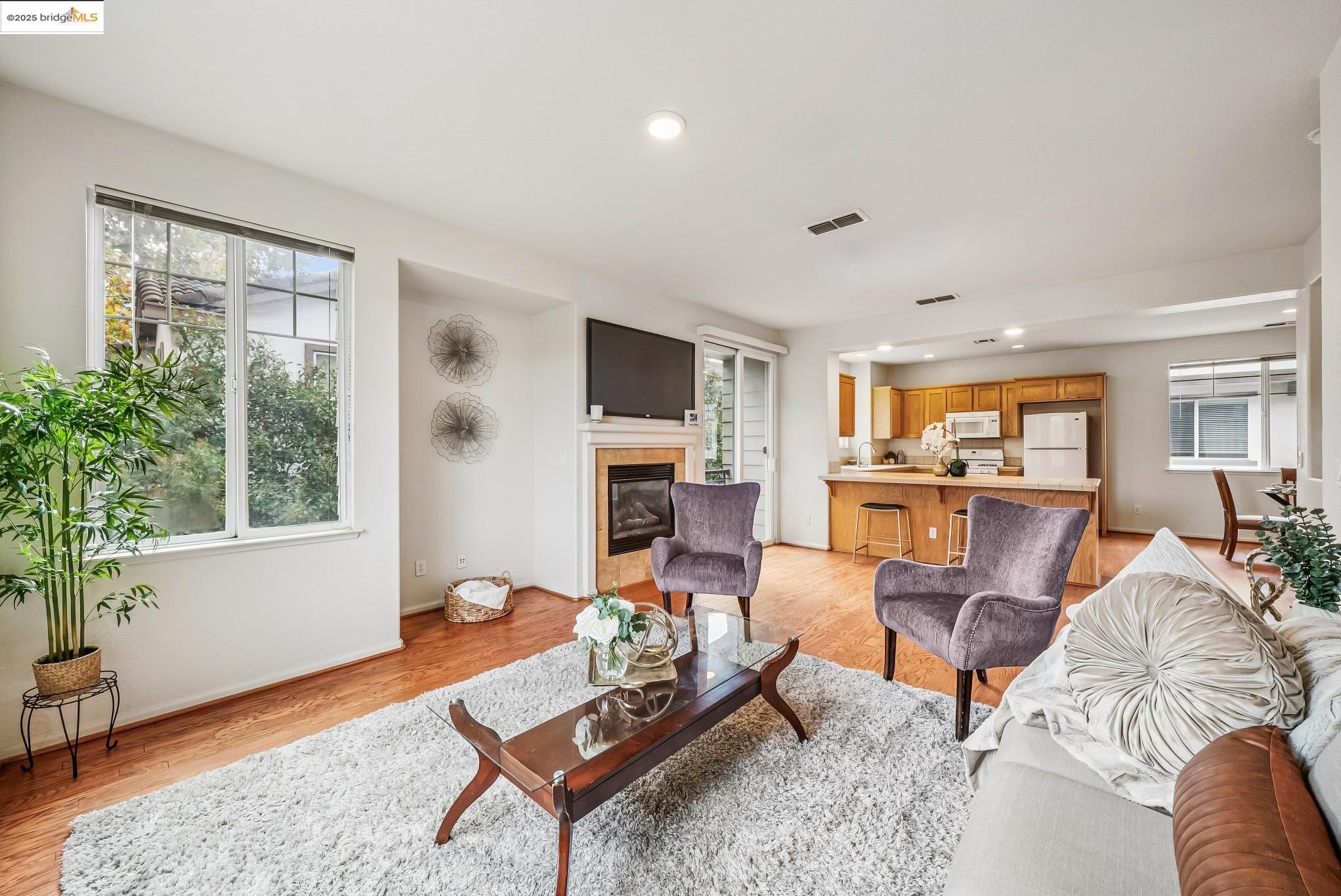 Detail Gallery Image 8 of 46 For 1861 Parkside Dr, Concord,  CA 94519 - 3 Beds | 2/1 Baths