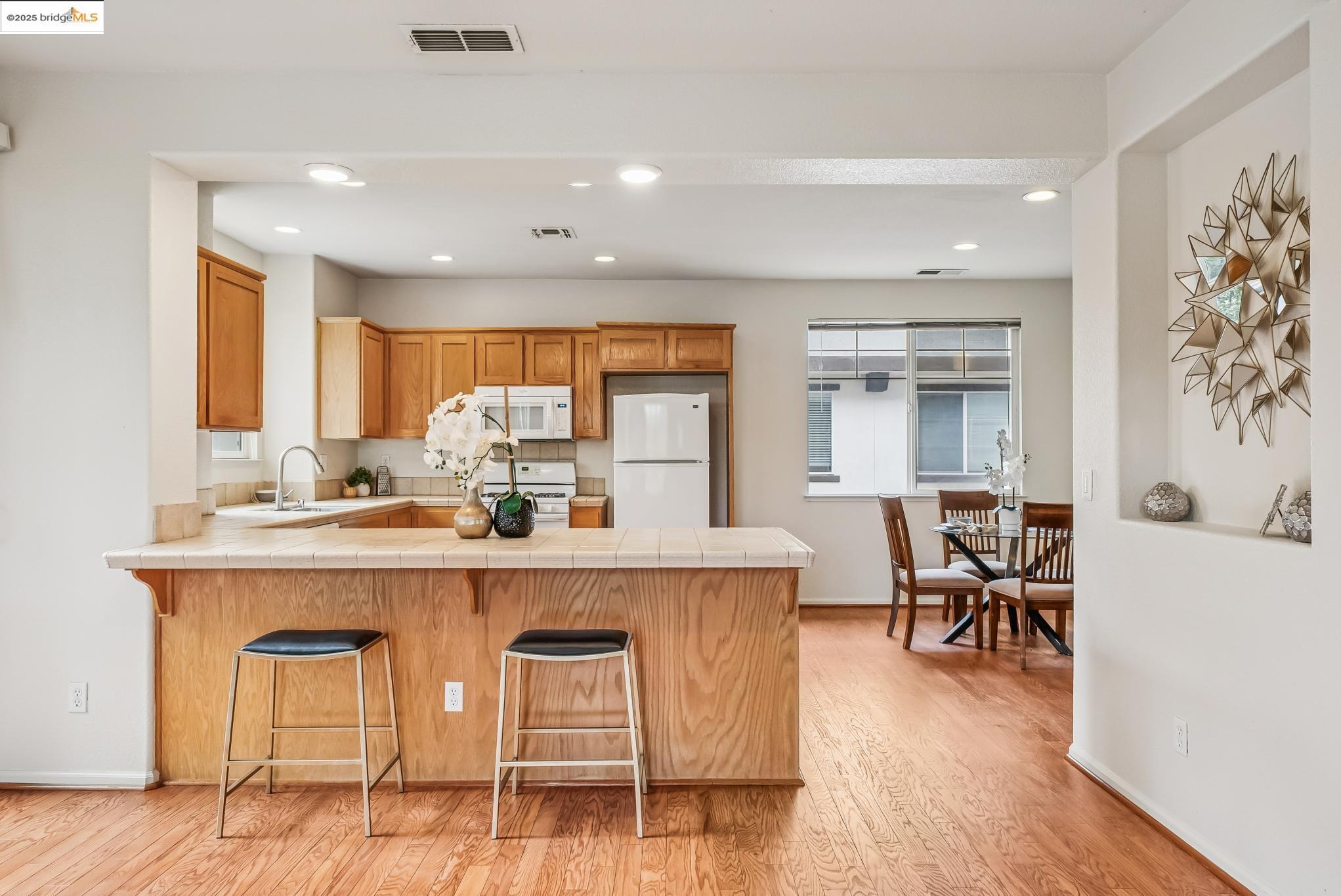 Detail Gallery Image 10 of 46 For 1861 Parkside Dr, Concord,  CA 94519 - 3 Beds | 2/1 Baths