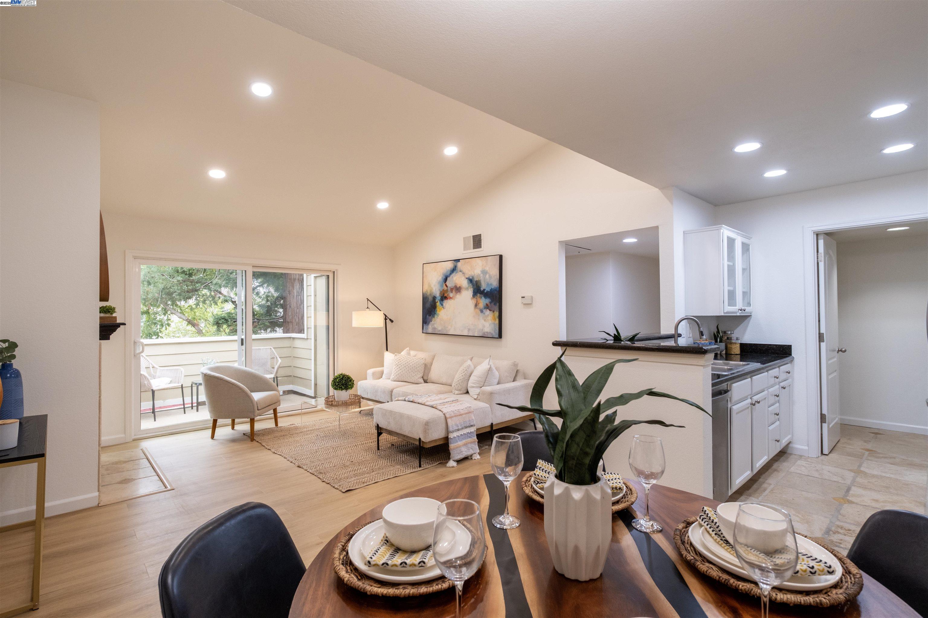 Detail Gallery Image 2 of 33 For 285 Reflections Dr #23,  San Ramon,  CA 94583 - 2 Beds | 2 Baths