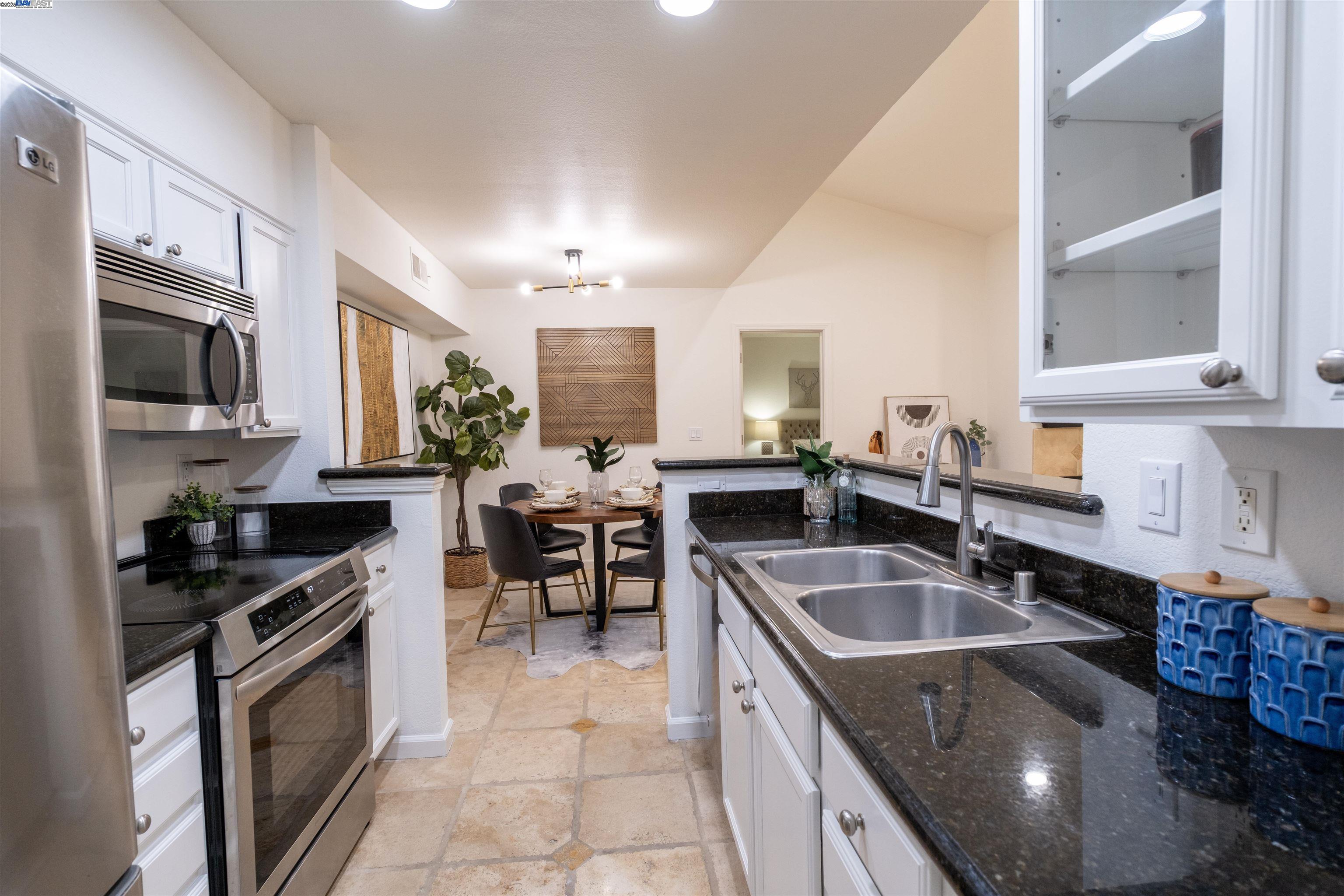 Detail Gallery Image 6 of 33 For 285 Reflections Dr #23,  San Ramon,  CA 94583 - 2 Beds | 2 Baths