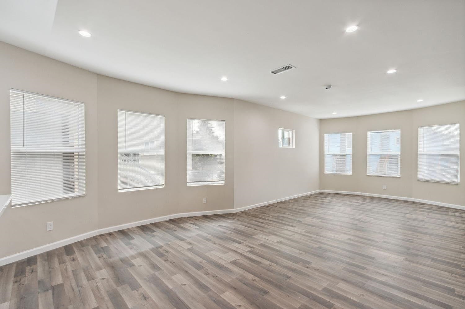 Detail Gallery Image 15 of 29 For 842 E 17th St, Oakland,  CA 94606 - 4 Beds | 2 Baths