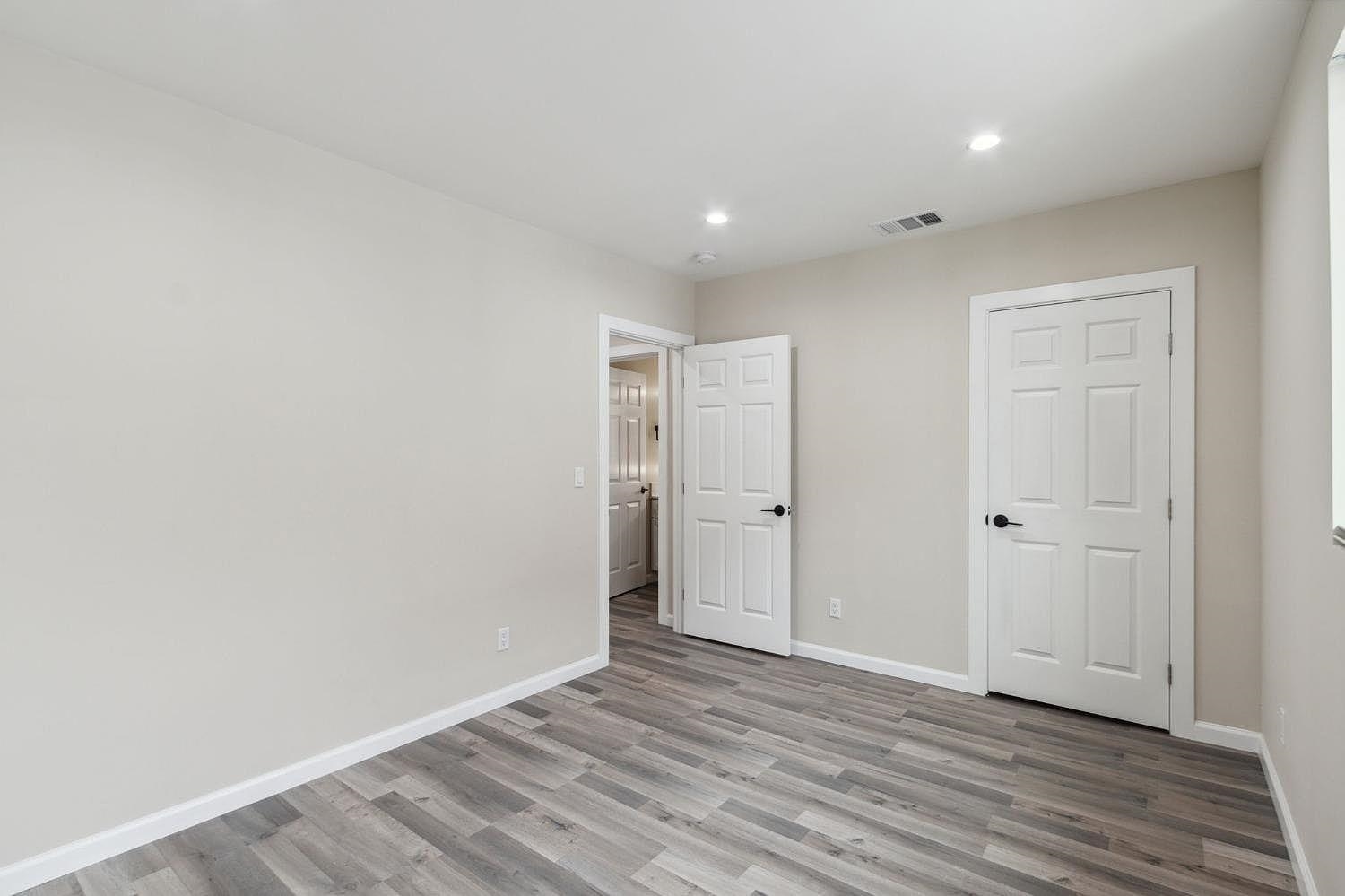 Detail Gallery Image 19 of 29 For 842 E 17th St, Oakland,  CA 94606 - 4 Beds | 2 Baths