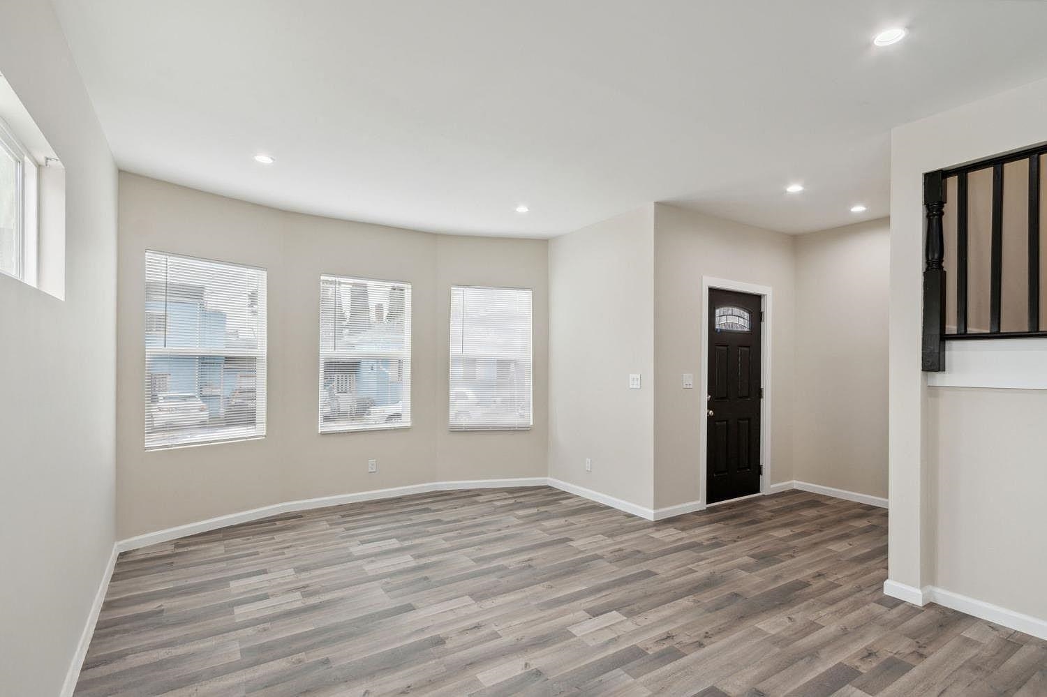 Detail Gallery Image 3 of 29 For 842 E 17th St, Oakland,  CA 94606 - 4 Beds | 2 Baths